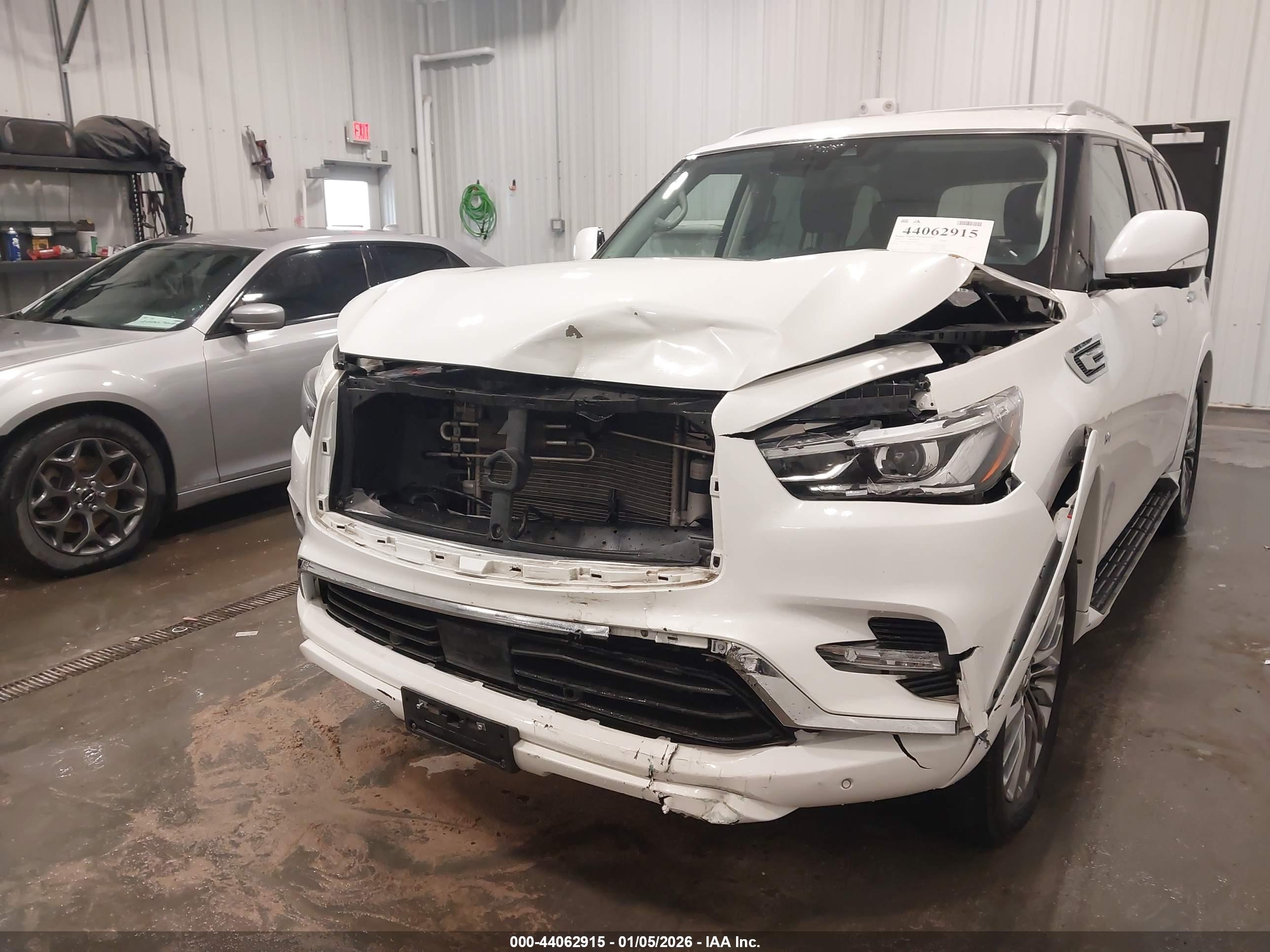 INFINITI QX80 image 6