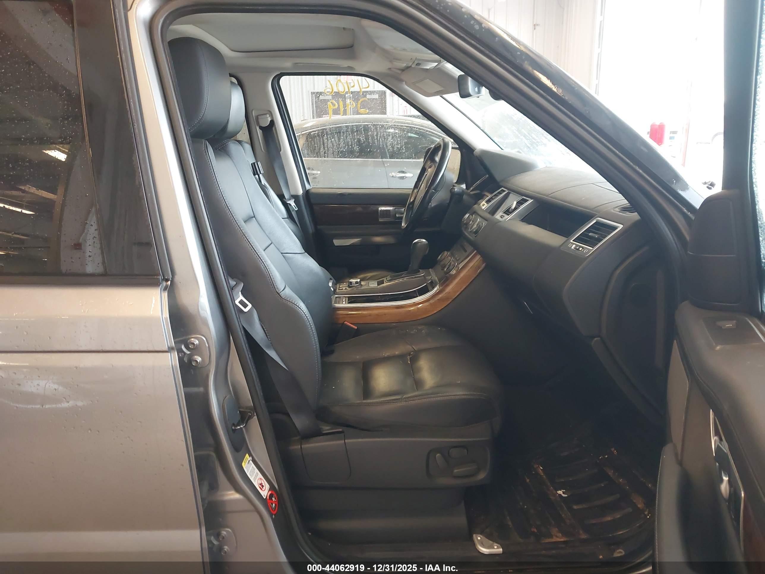 LAND ROVER image 5