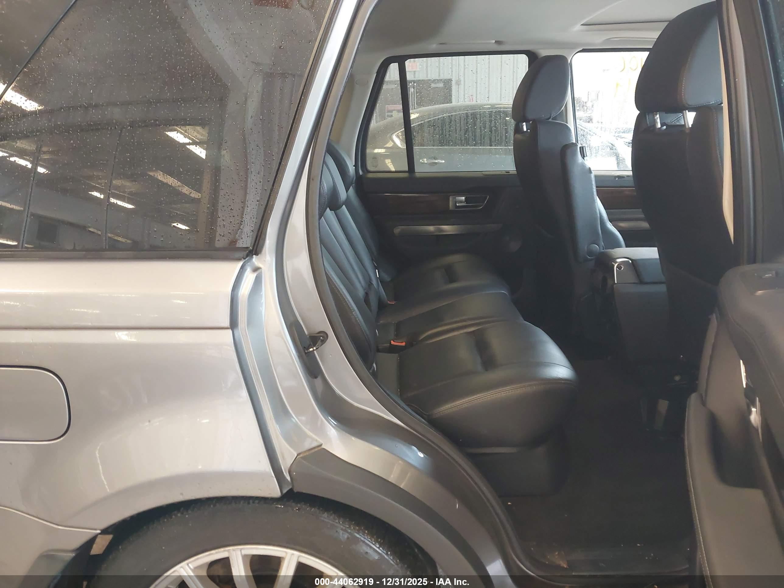 LAND ROVER image 8
