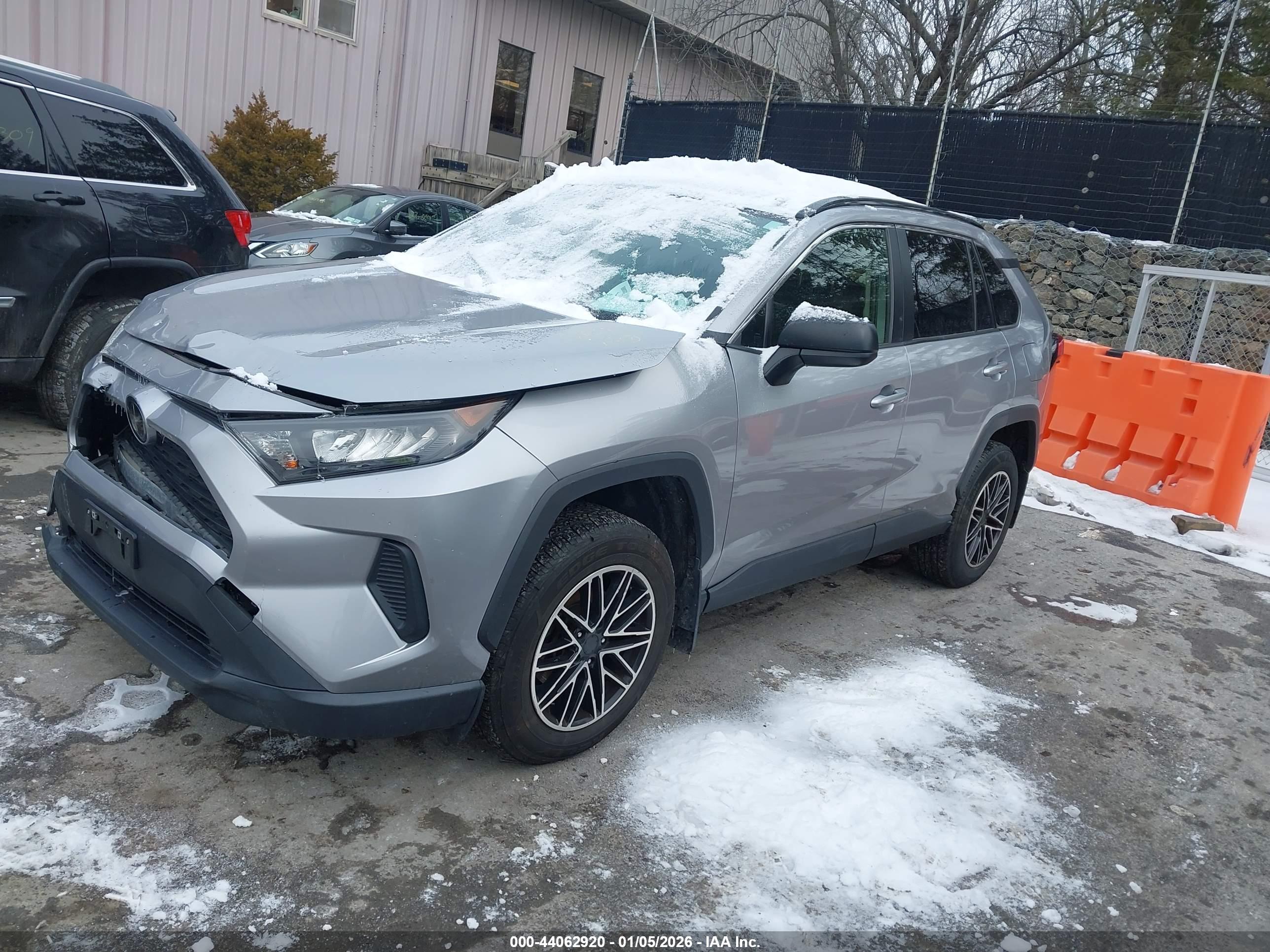 TOYOTA RAV4 image 2