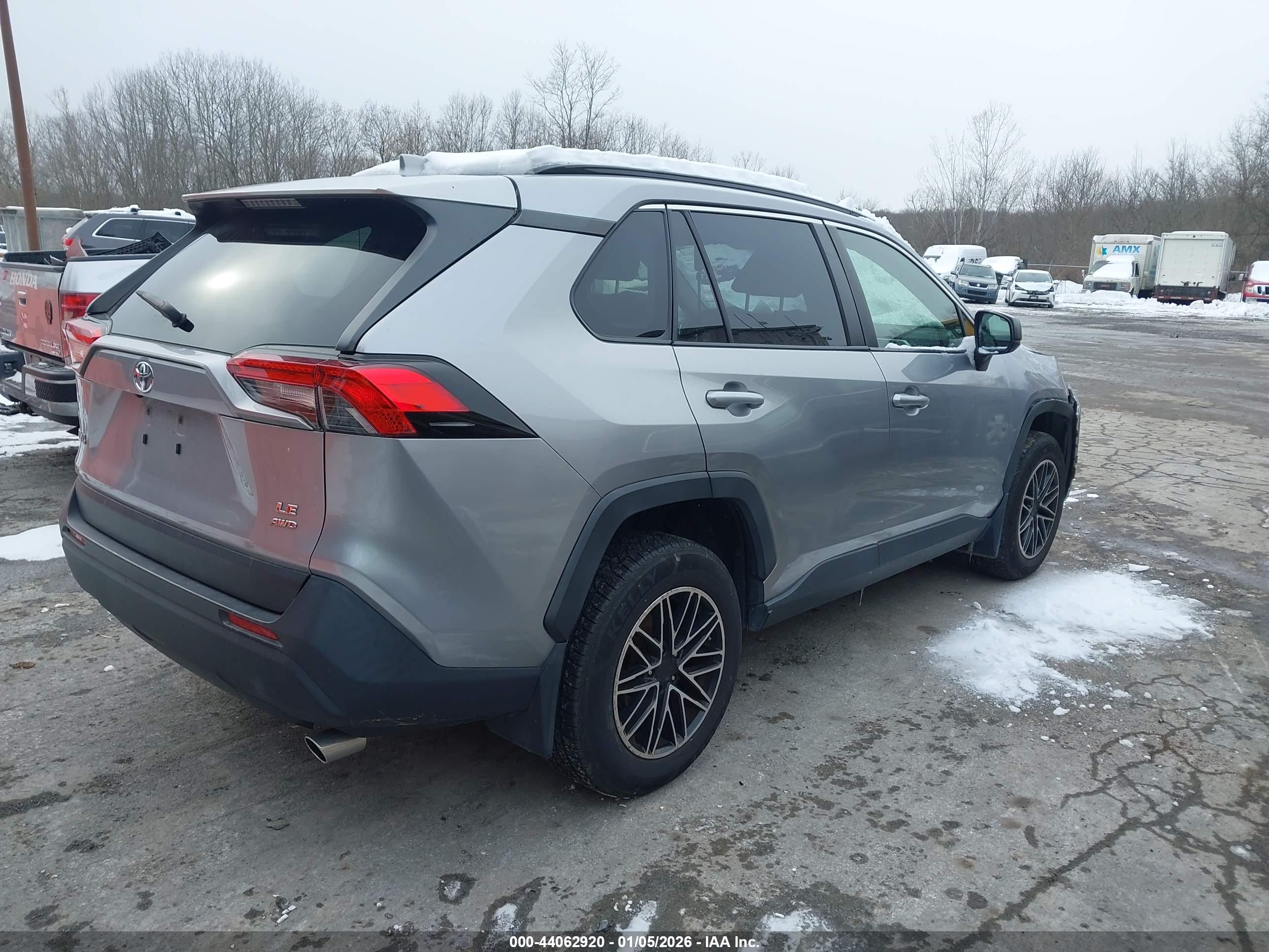 TOYOTA RAV4 image 4