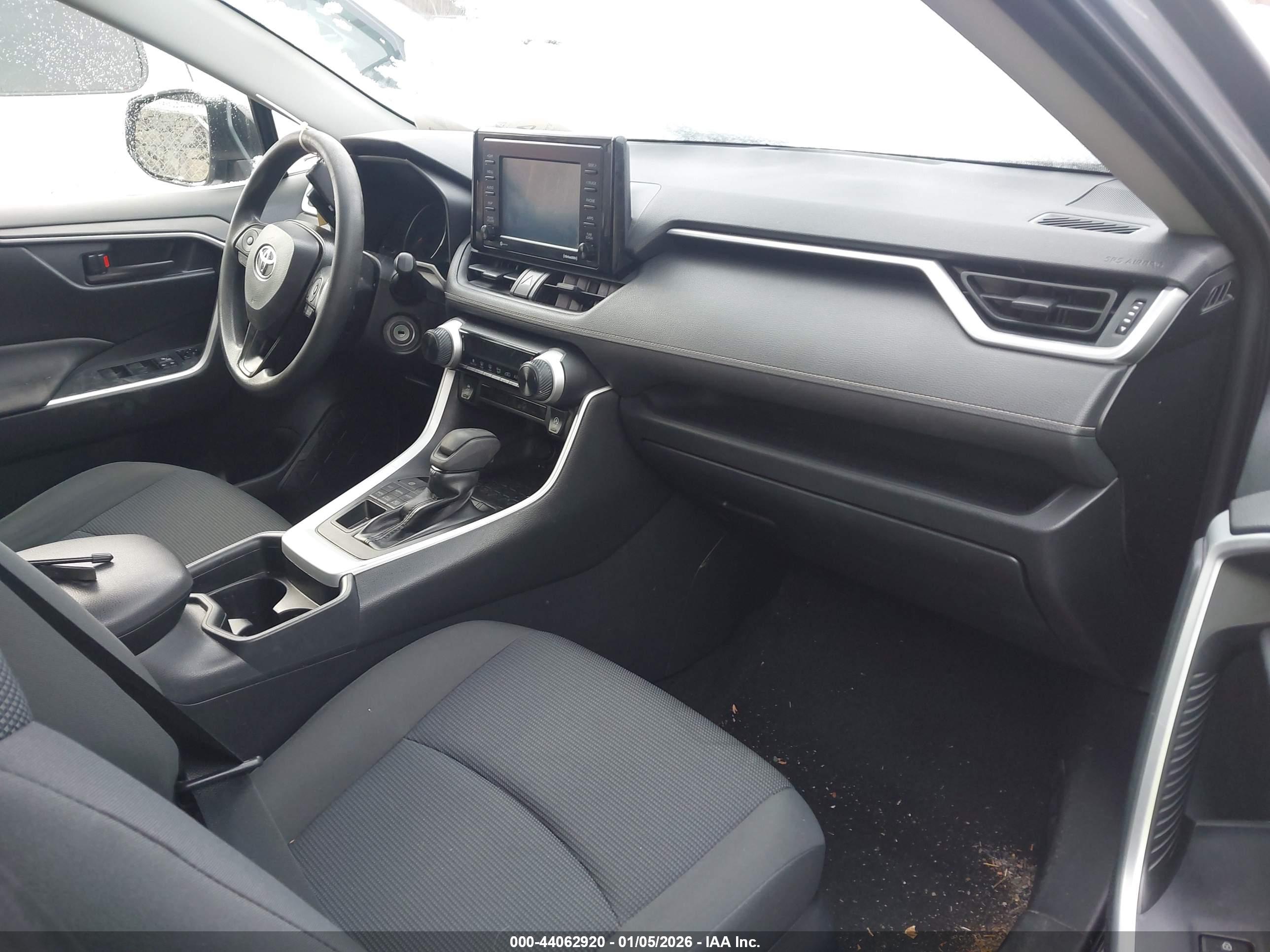TOYOTA RAV4 image 5