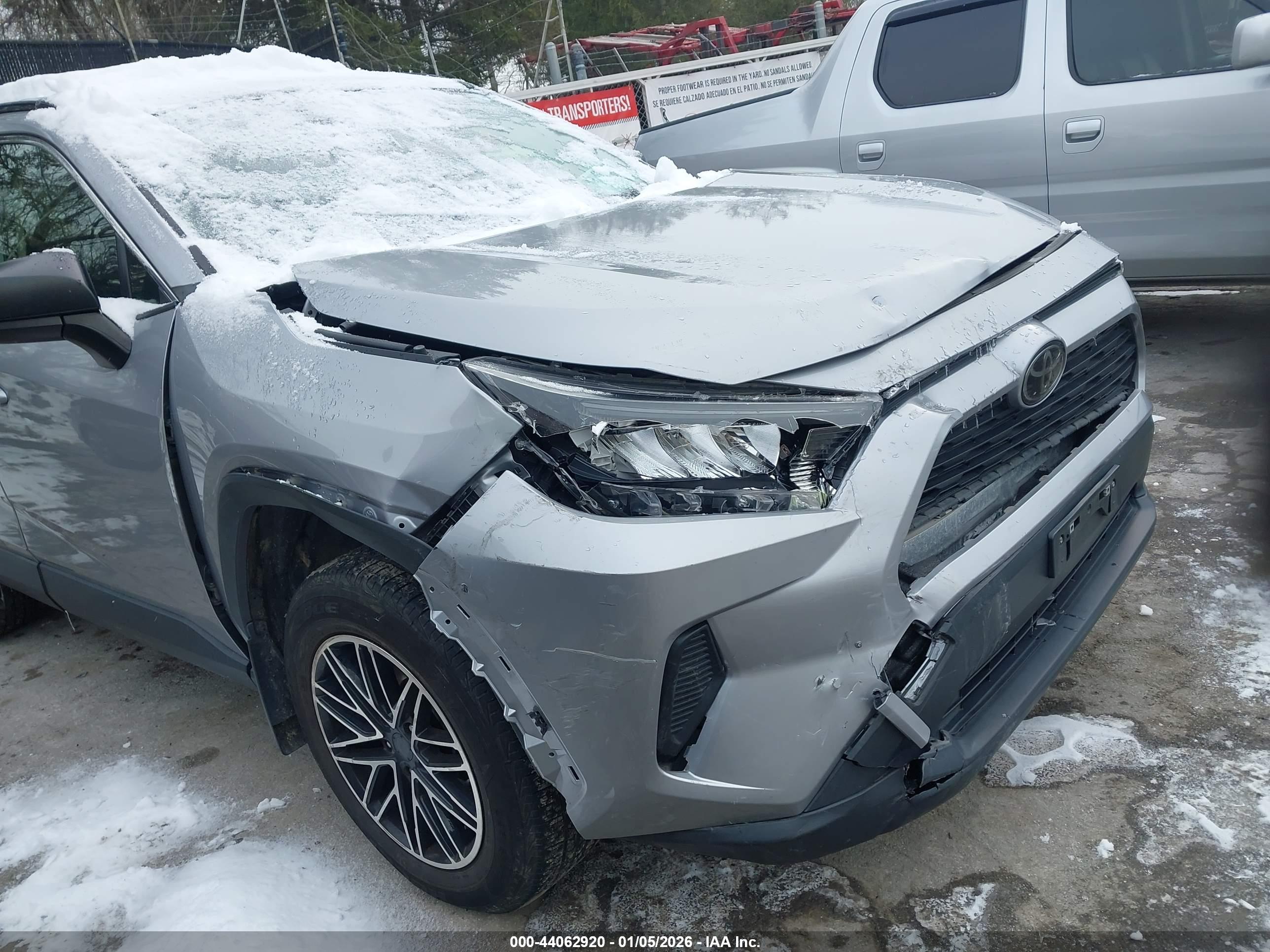 TOYOTA RAV4 image 6