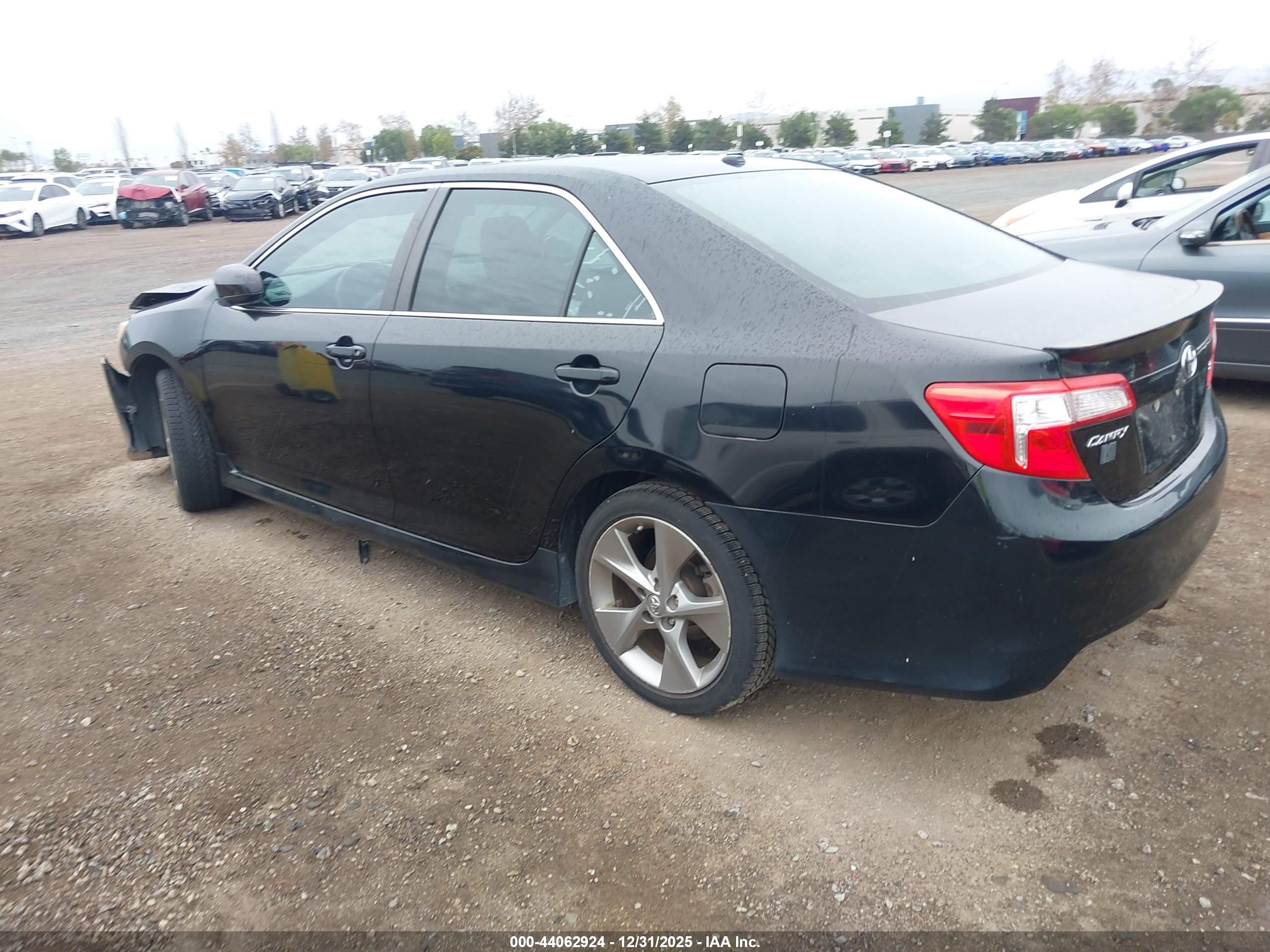 TOYOTA CAMRY image 3