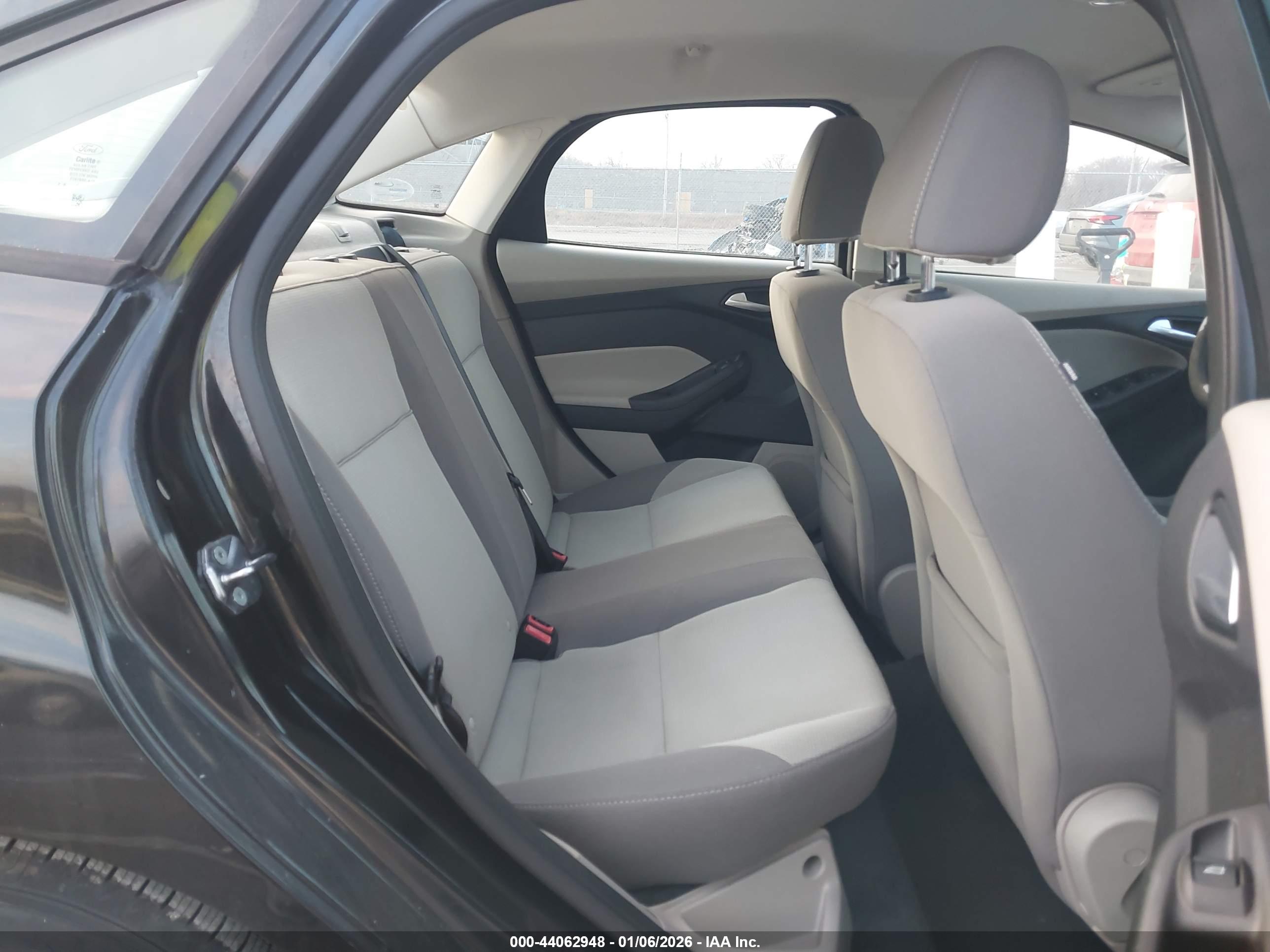 FORD FOCUS image 8