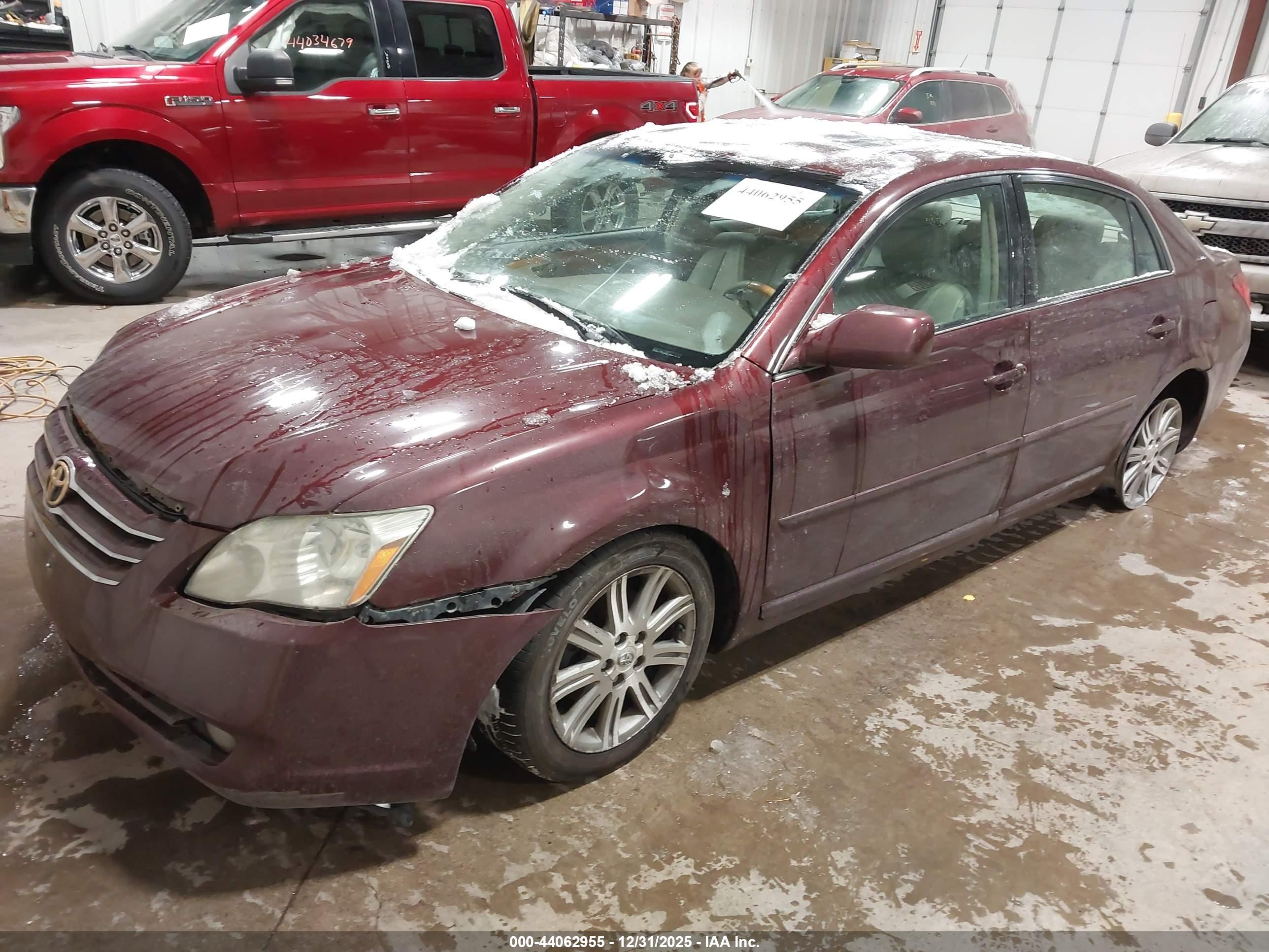TOYOTA AVALON image 2