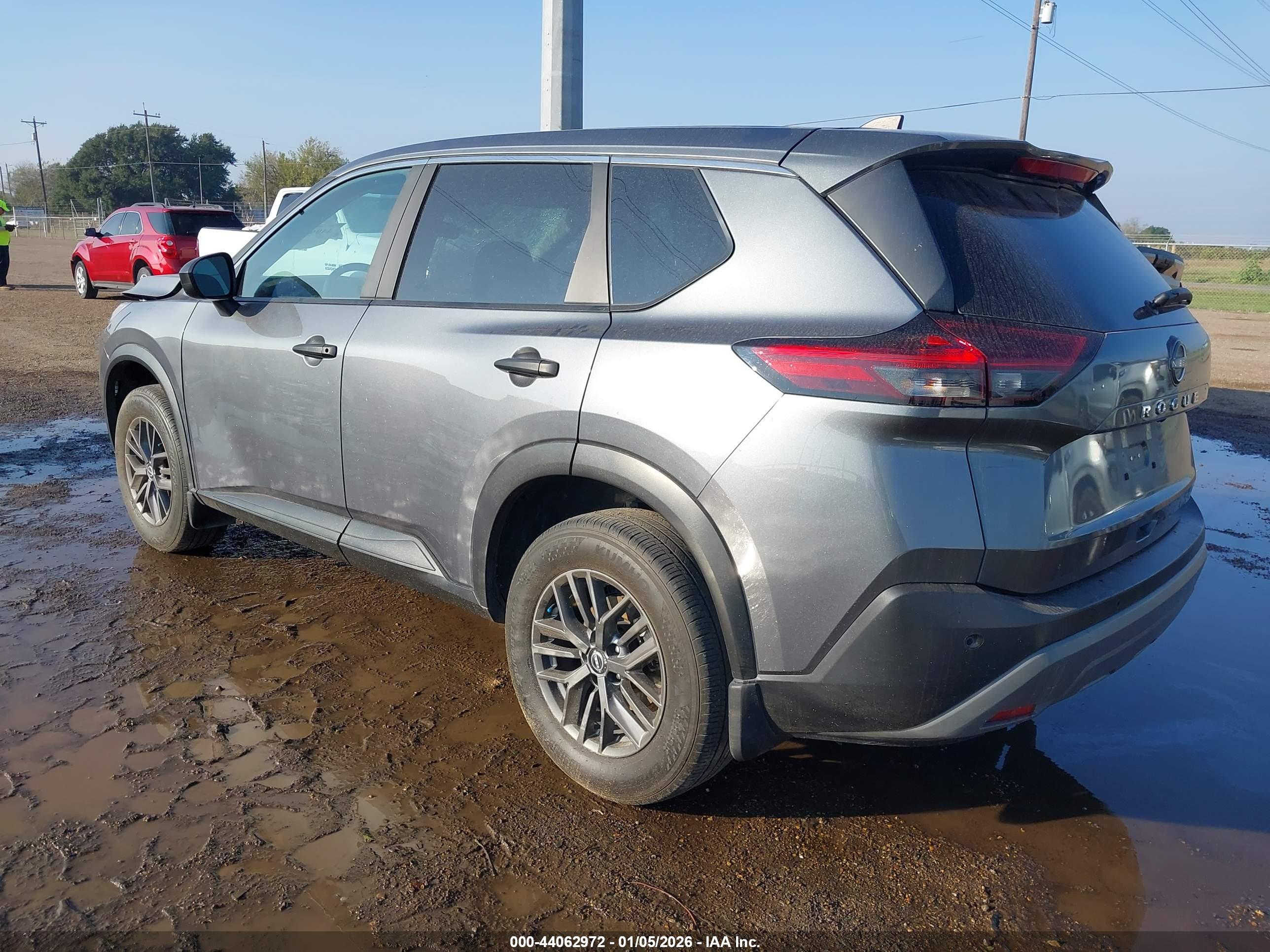 NISSAN ROGUE image 3