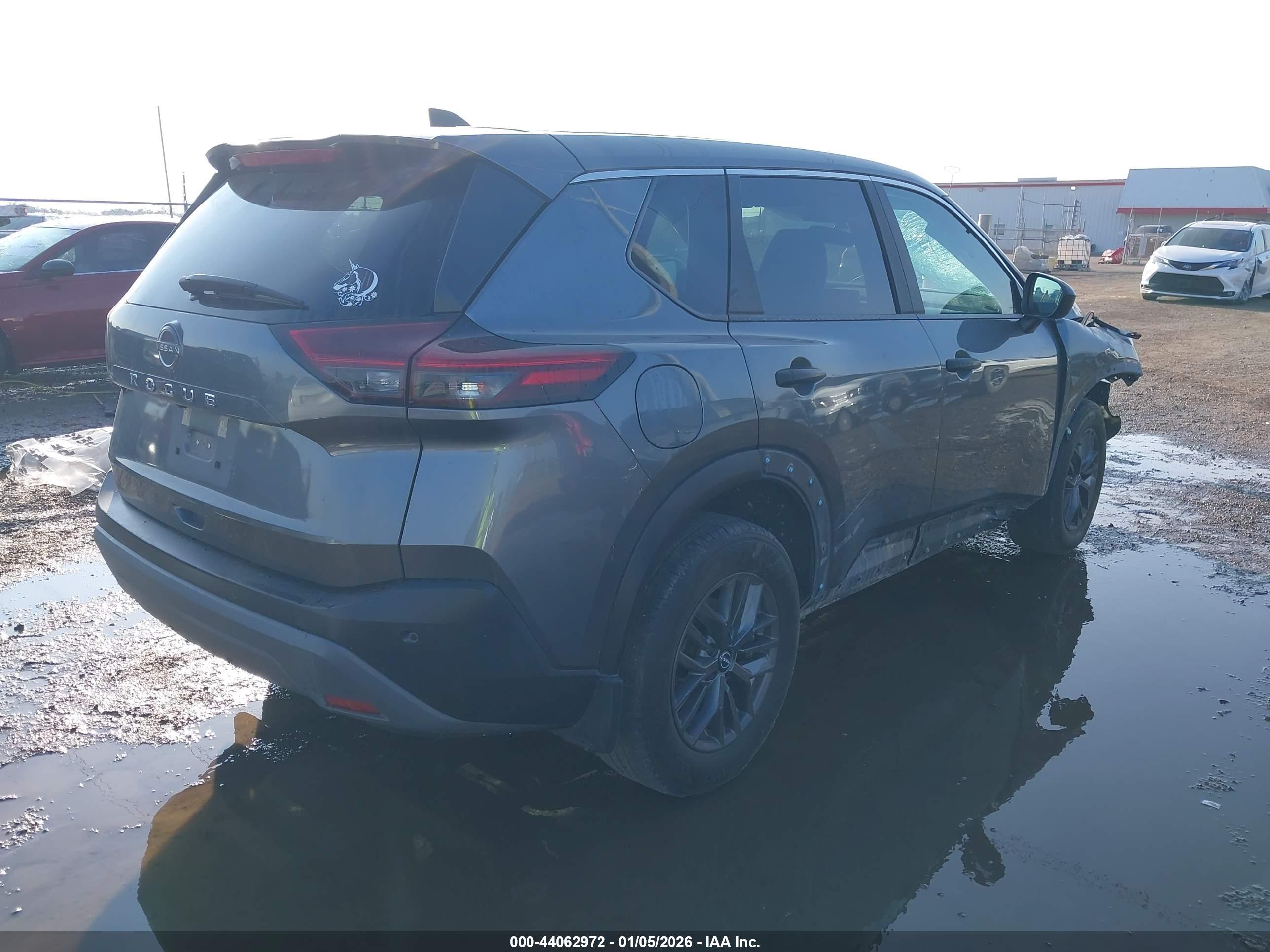 NISSAN ROGUE image 4