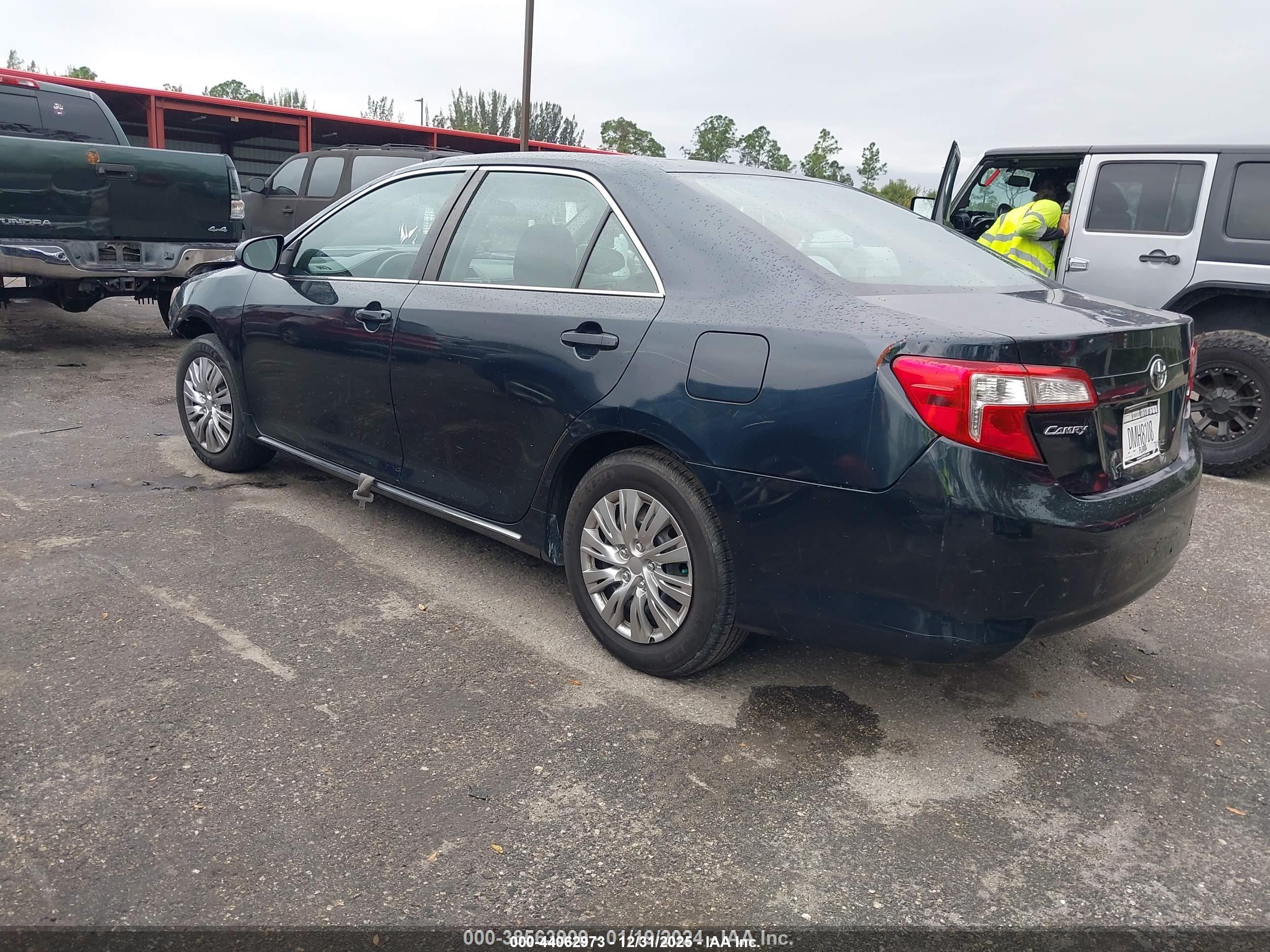 TOYOTA CAMRY image 3