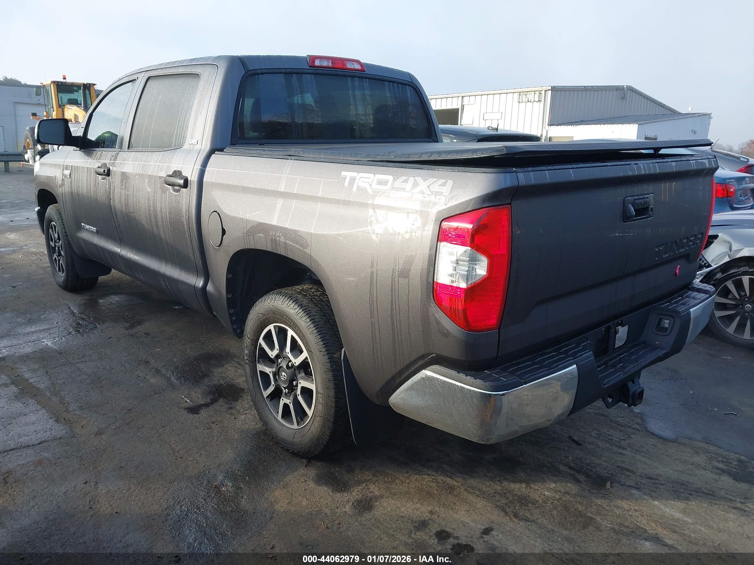 TOYOTA TUNDRA image 3