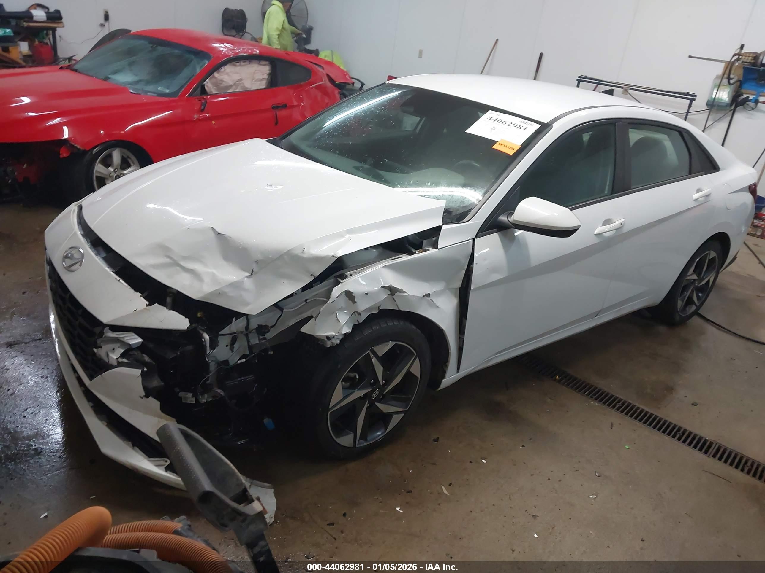 HYUNDAI ELANTRA image 2