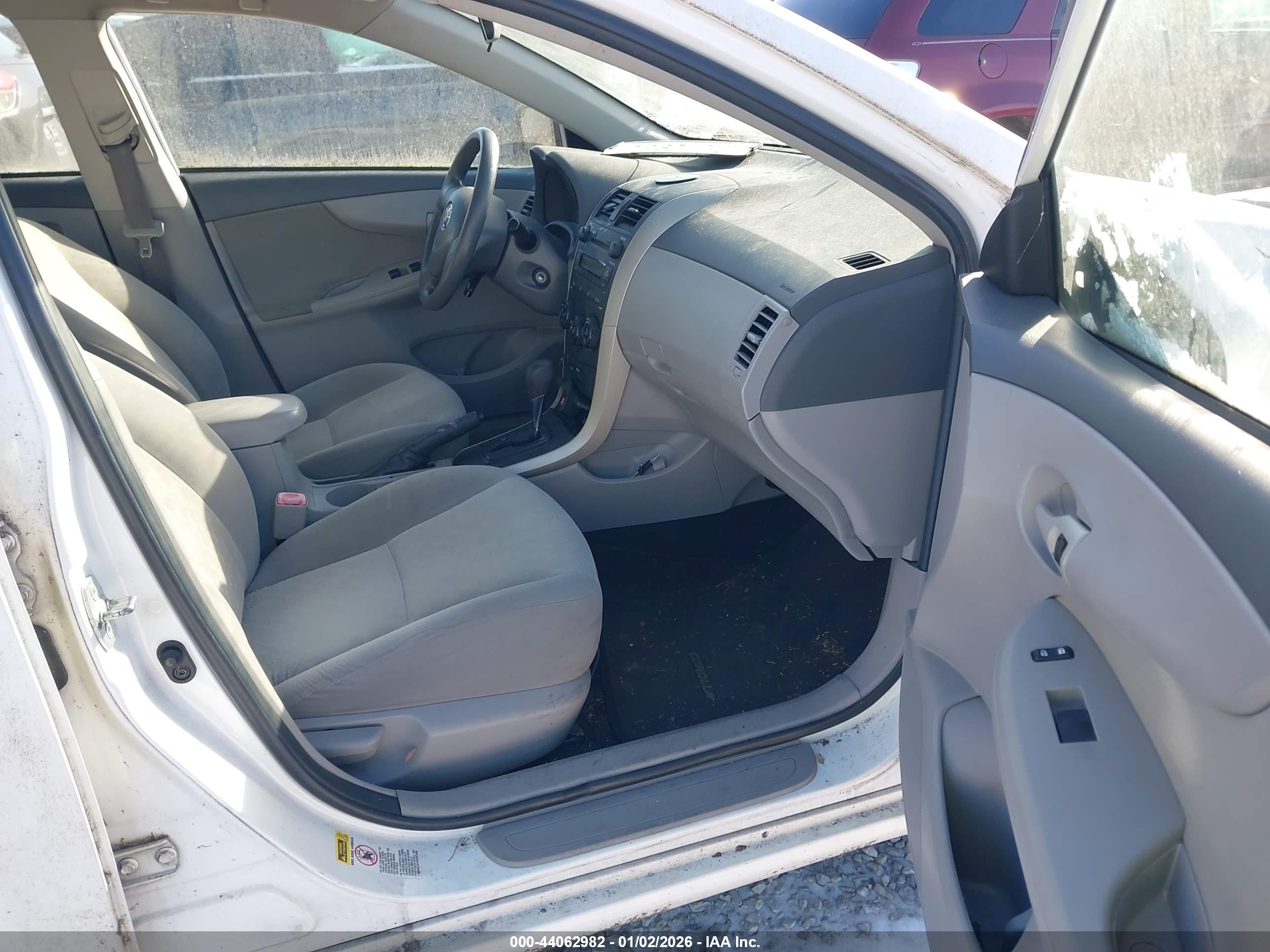 TOYOTA COROLLA image 5