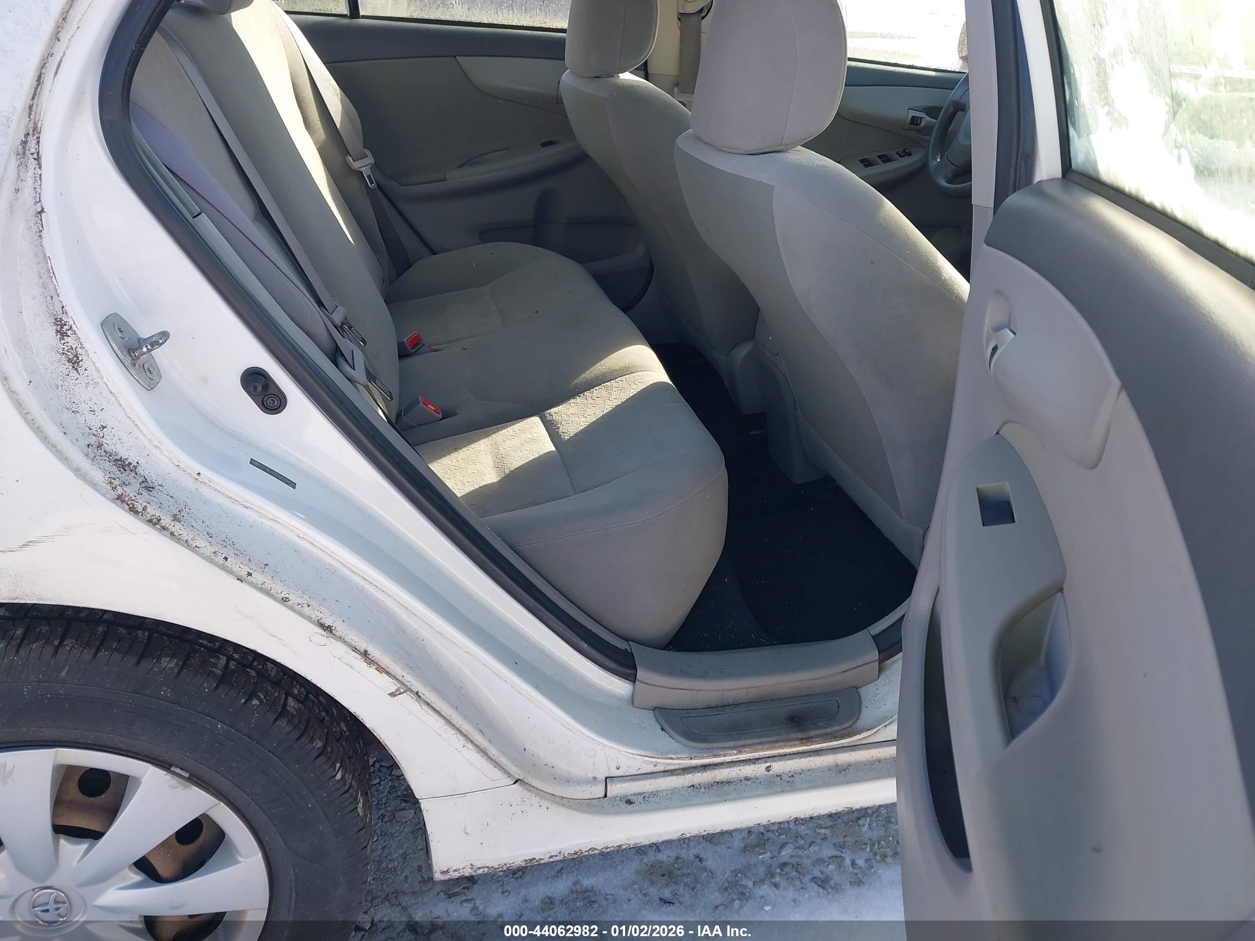TOYOTA COROLLA image 8
