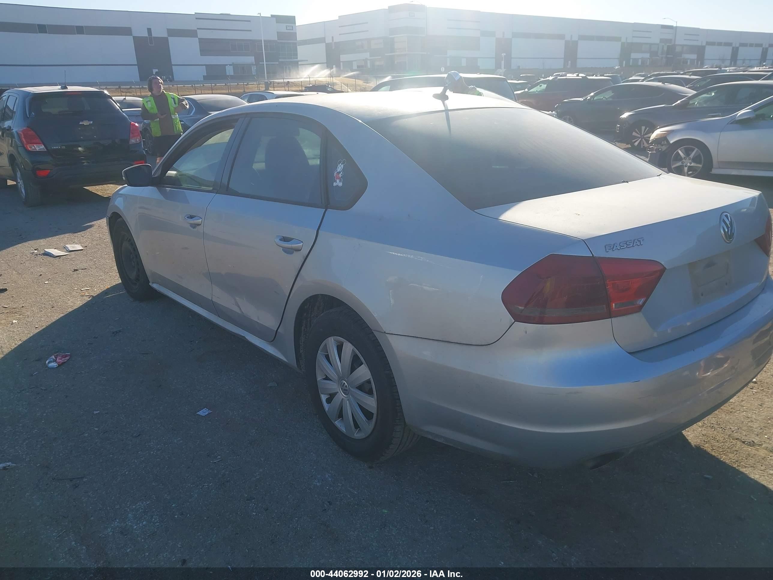 VOLKSWAGEN PASSAT image 3
