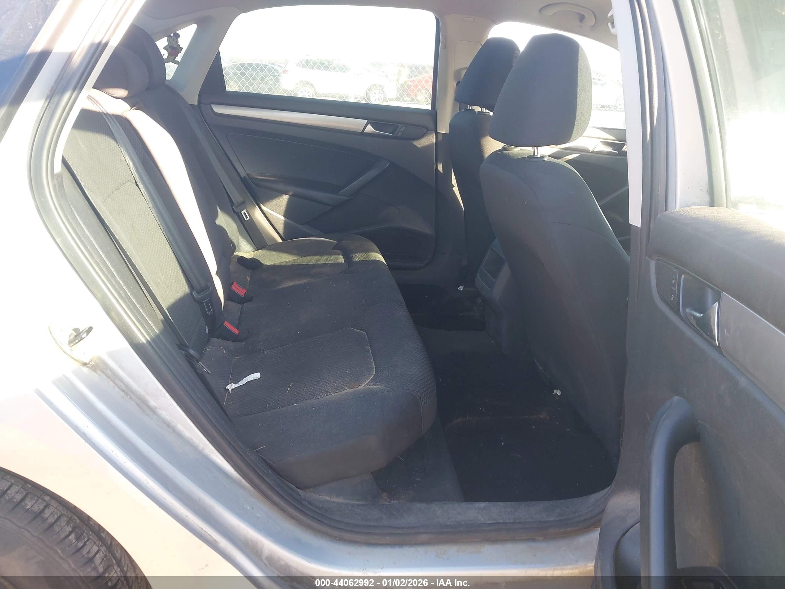 VOLKSWAGEN PASSAT image 8