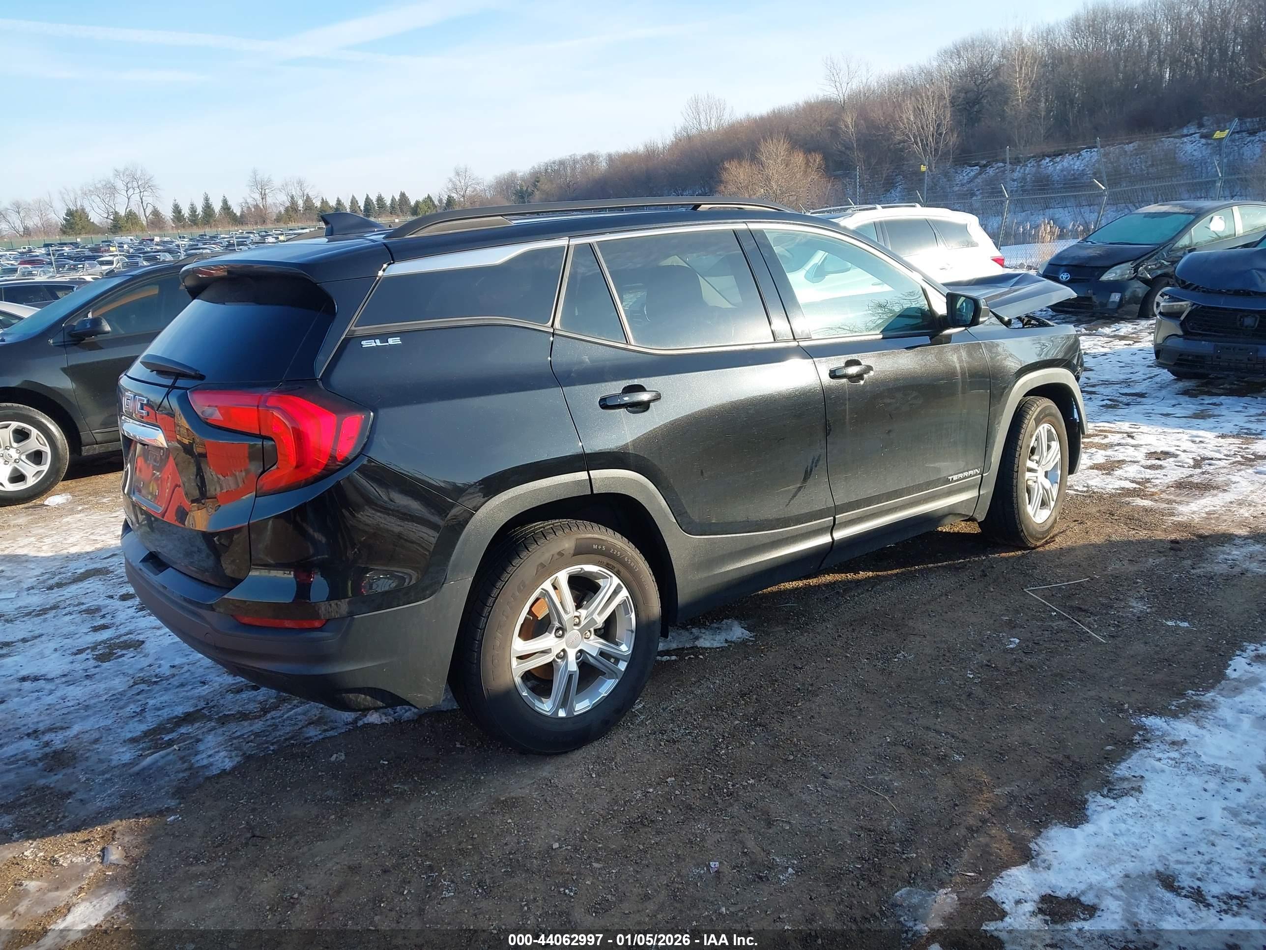 GMC TERRAIN image 4