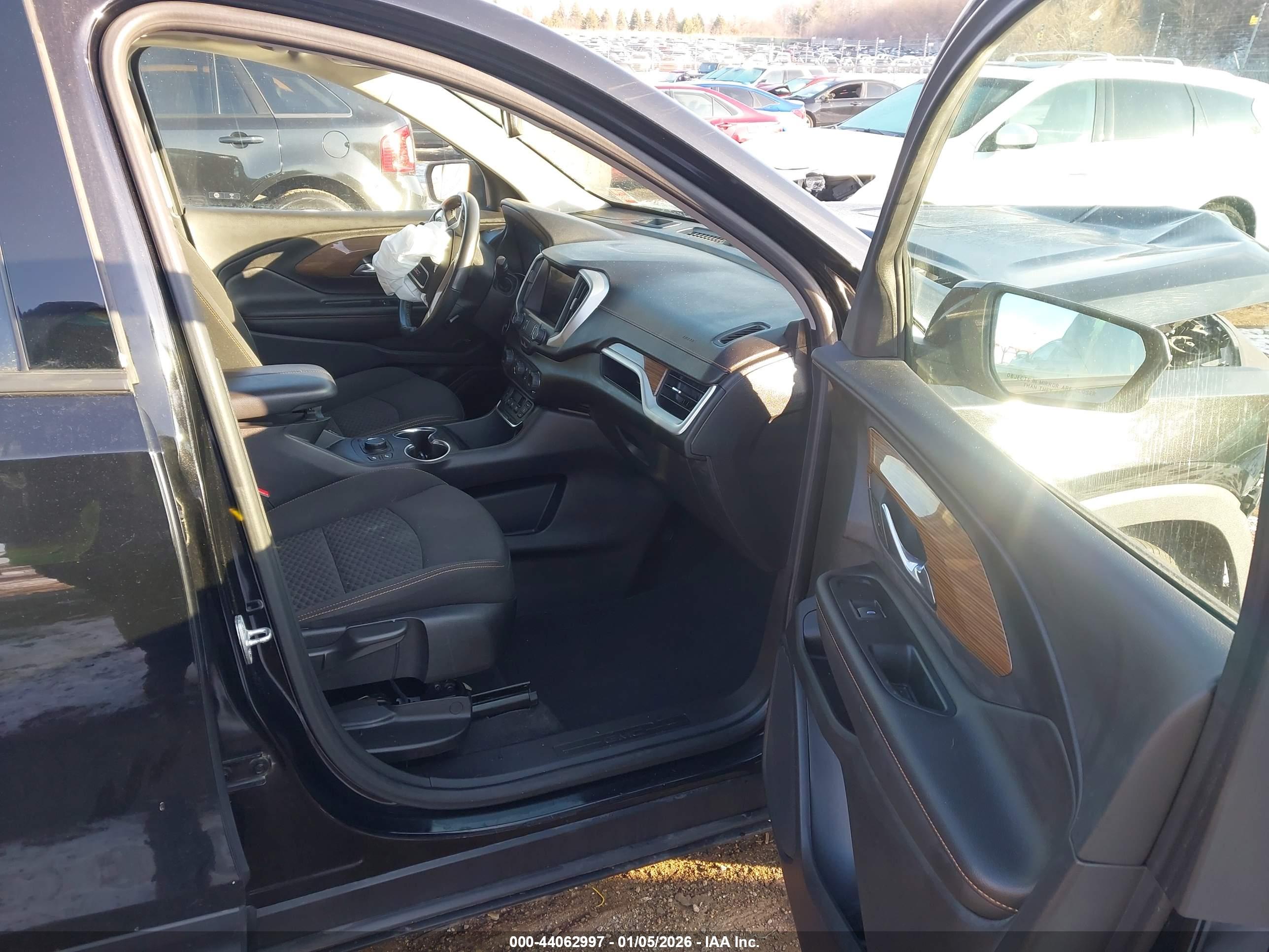 GMC TERRAIN image 5