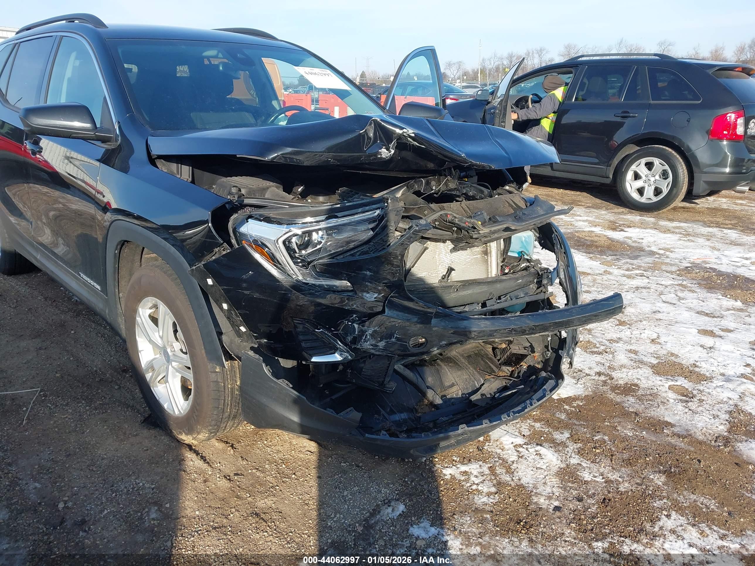 GMC TERRAIN image 6