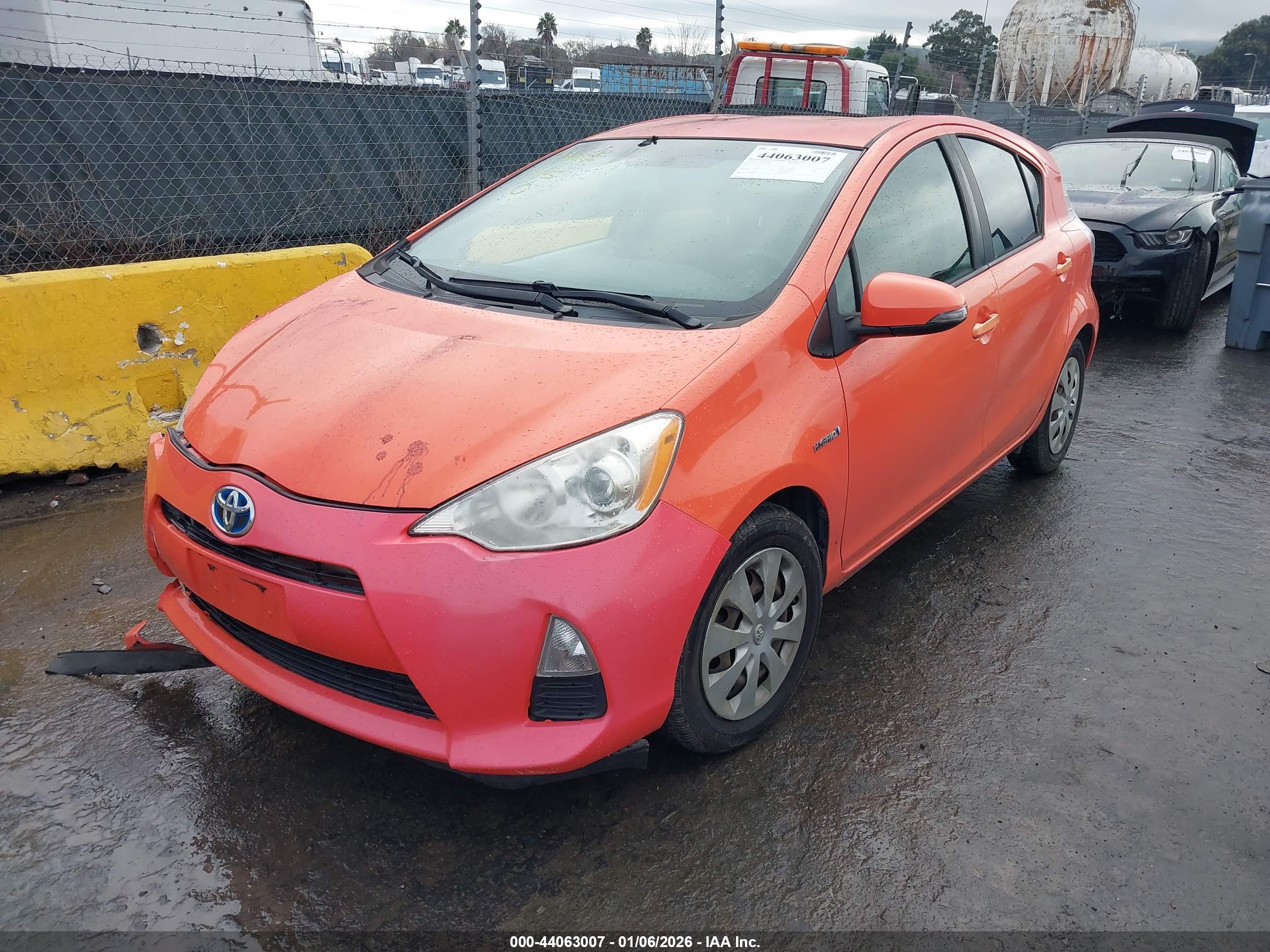 TOYOTA PRIUS image 2