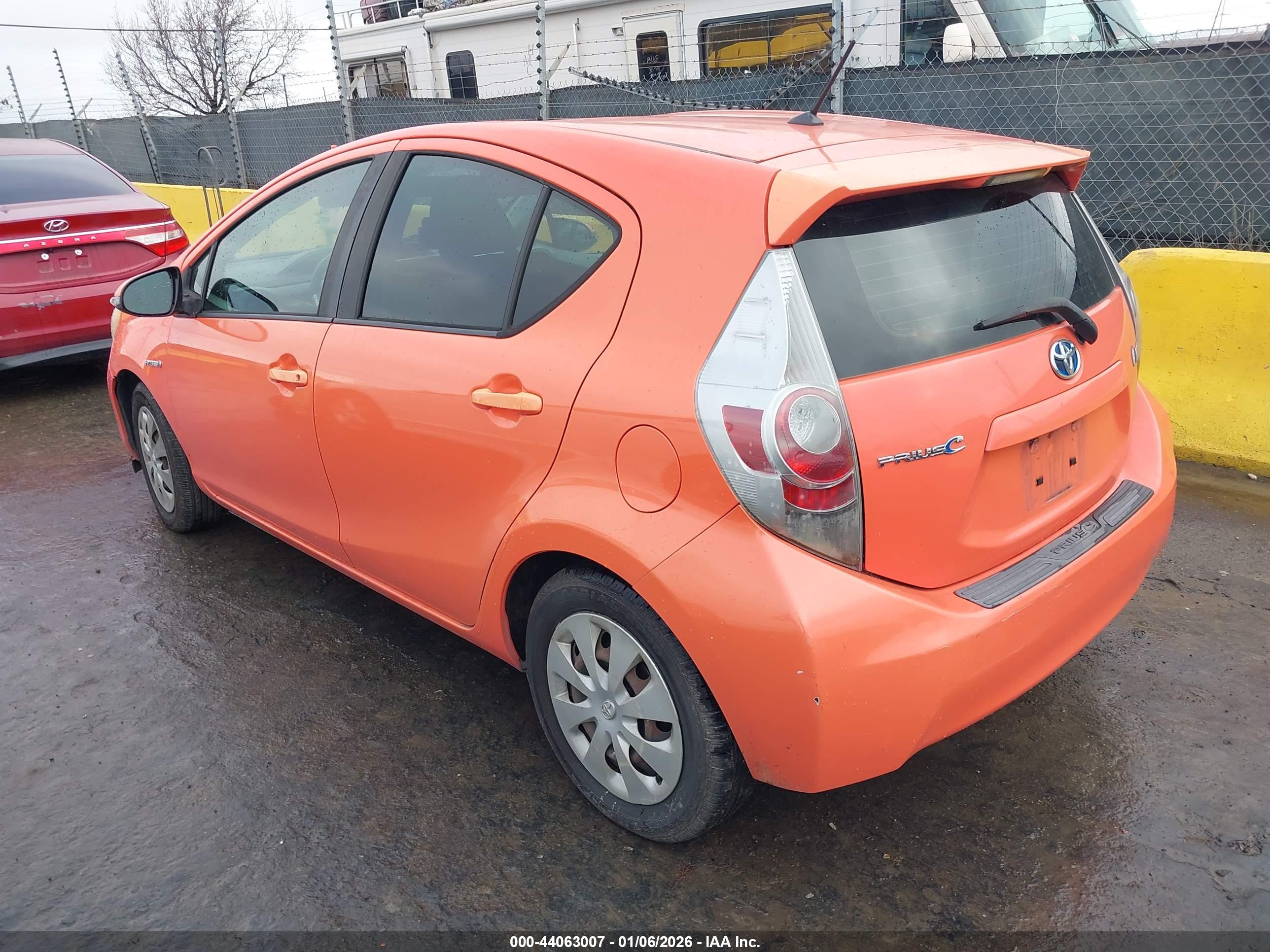 TOYOTA PRIUS image 3
