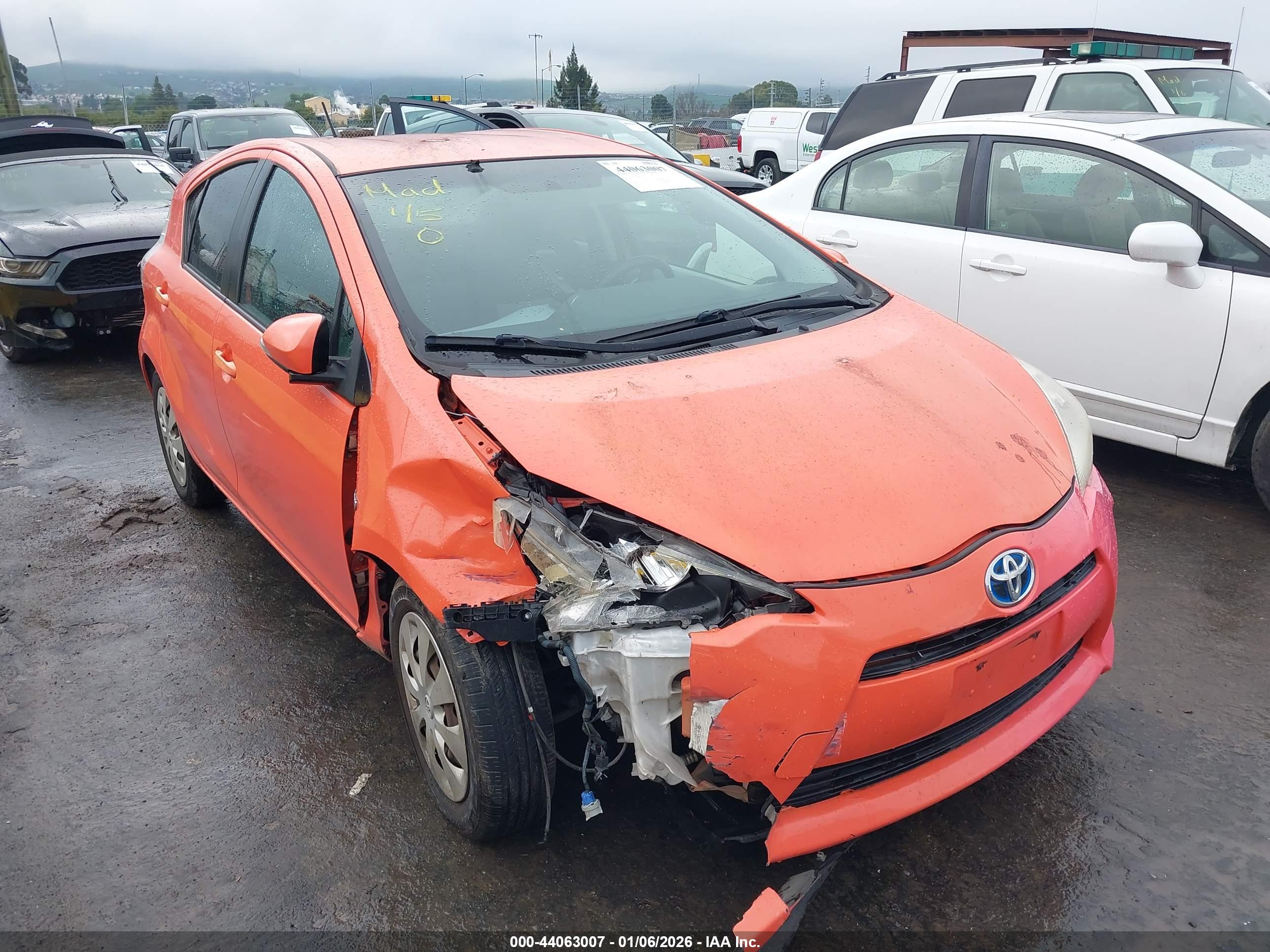 TOYOTA PRIUS image 6