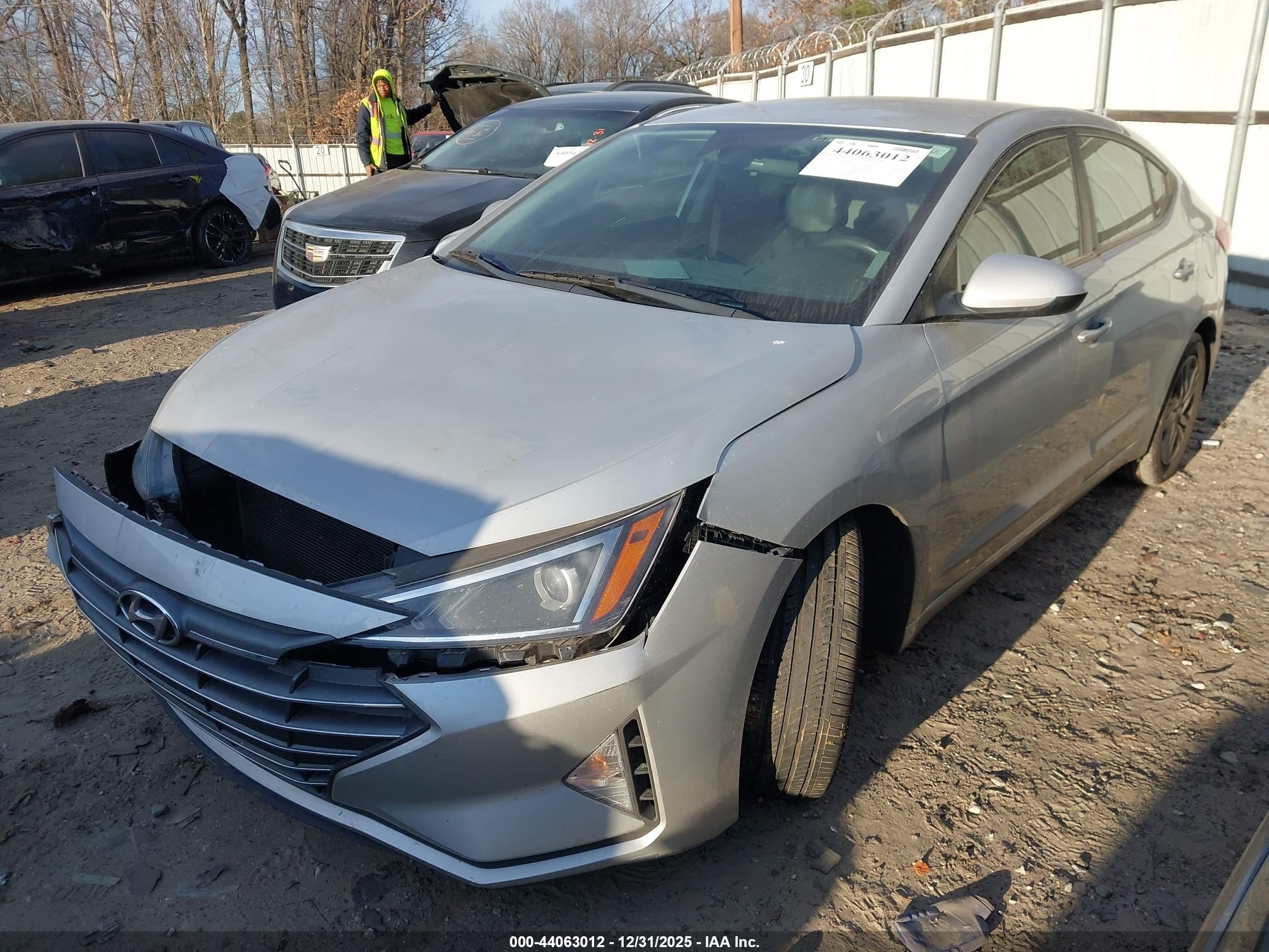 HYUNDAI ELANTRA image 2