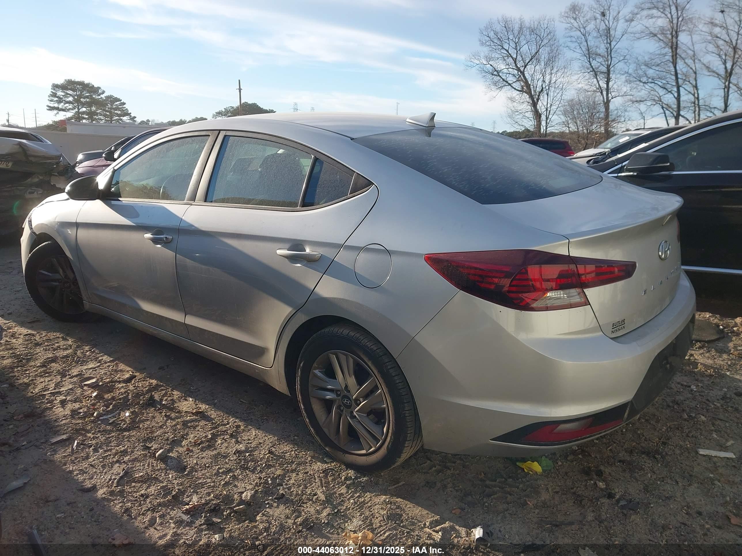 HYUNDAI ELANTRA image 3
