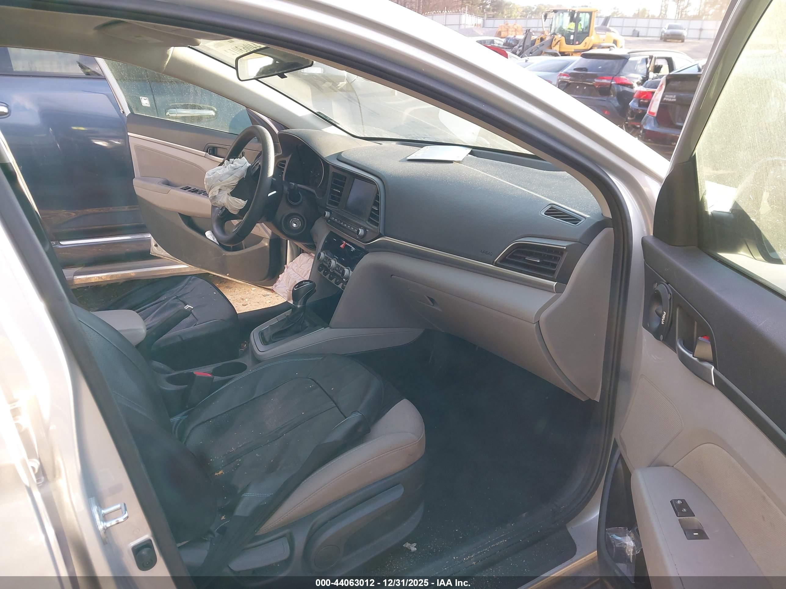 HYUNDAI ELANTRA image 5