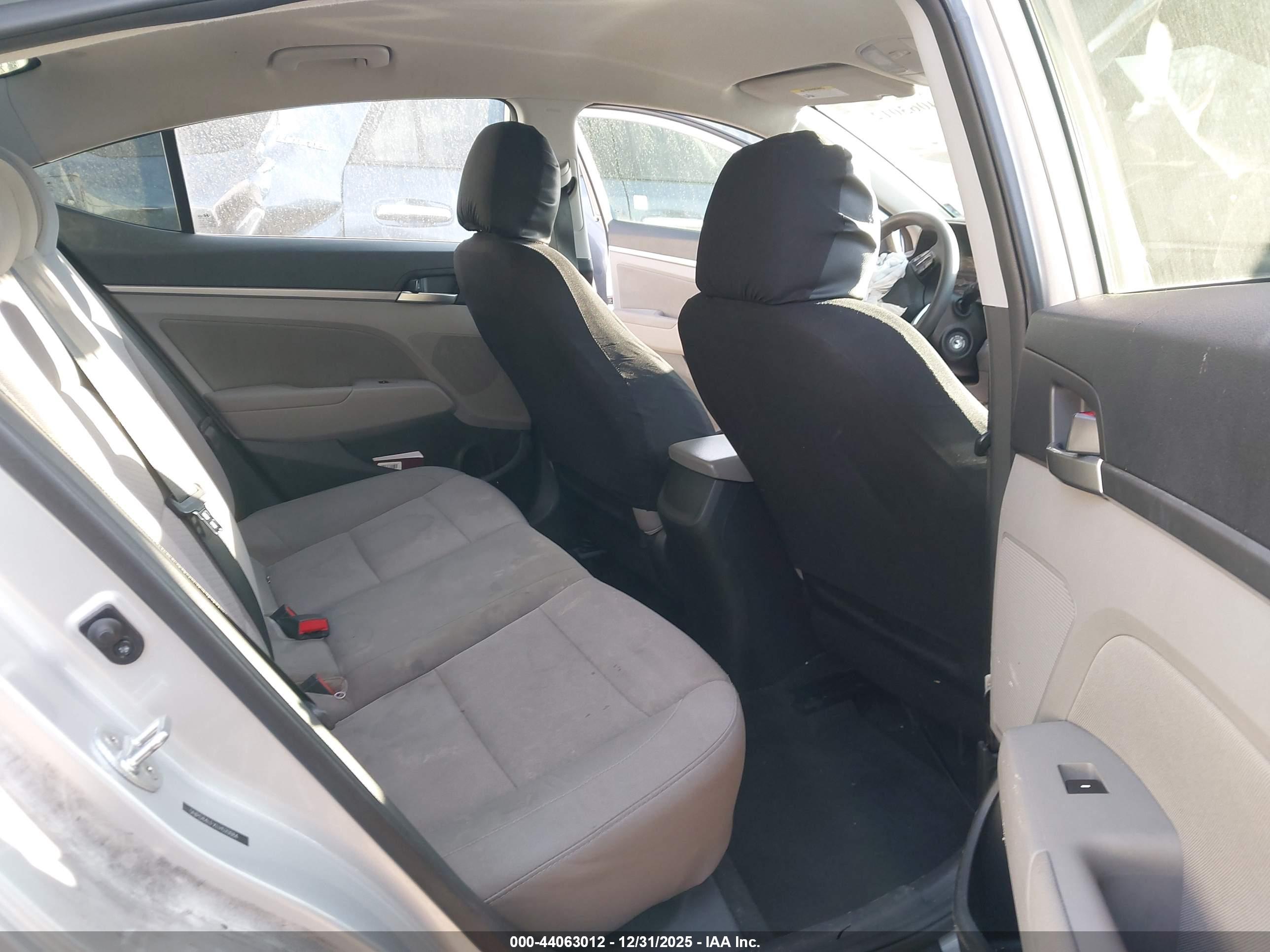 HYUNDAI ELANTRA image 8