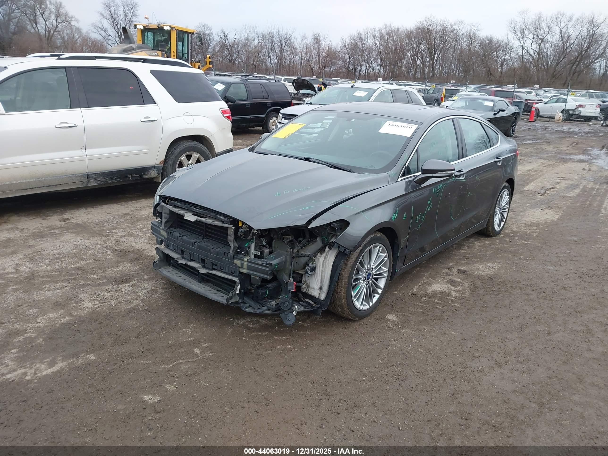 FORD FUSION image 2