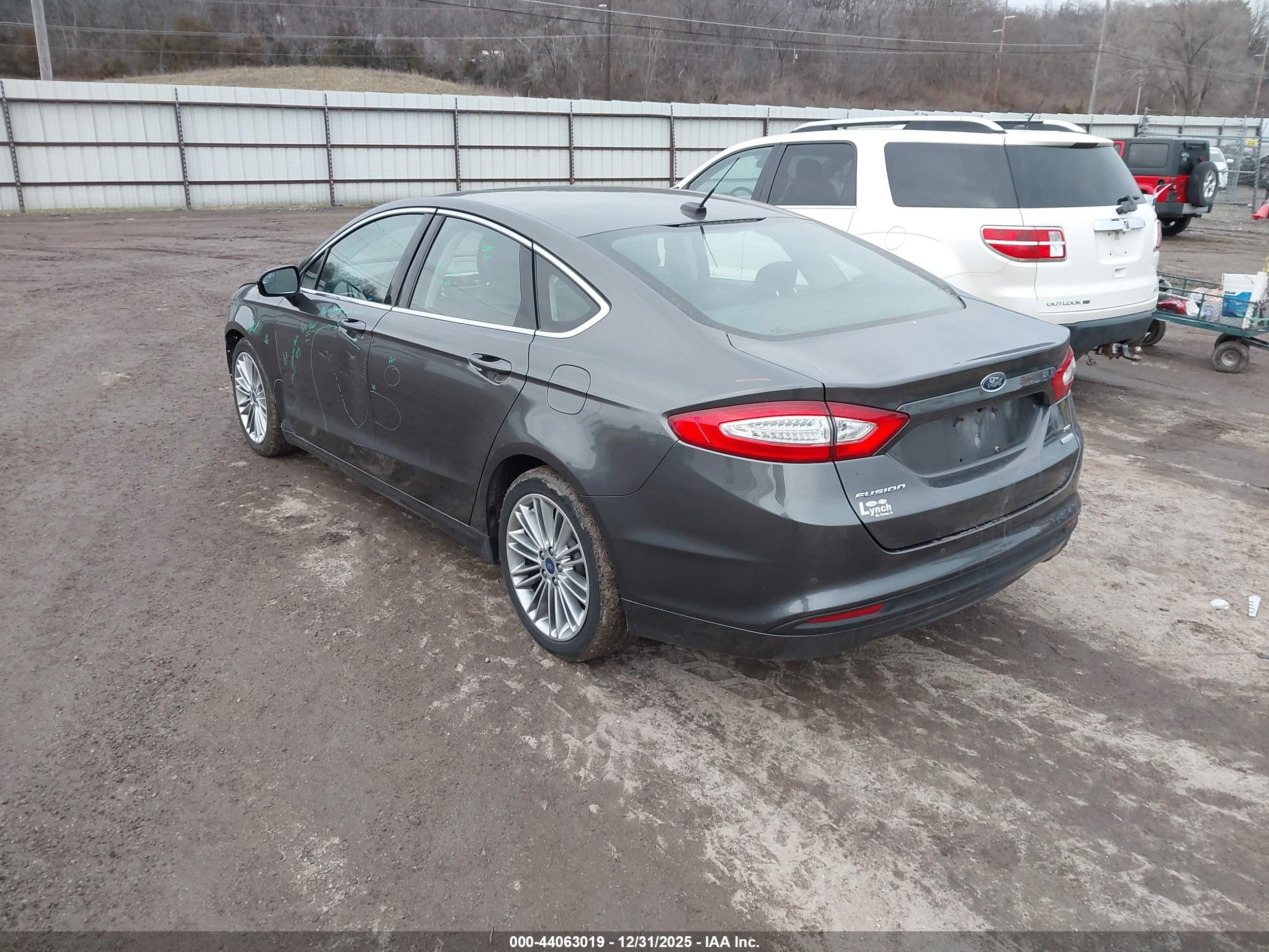 FORD FUSION image 3