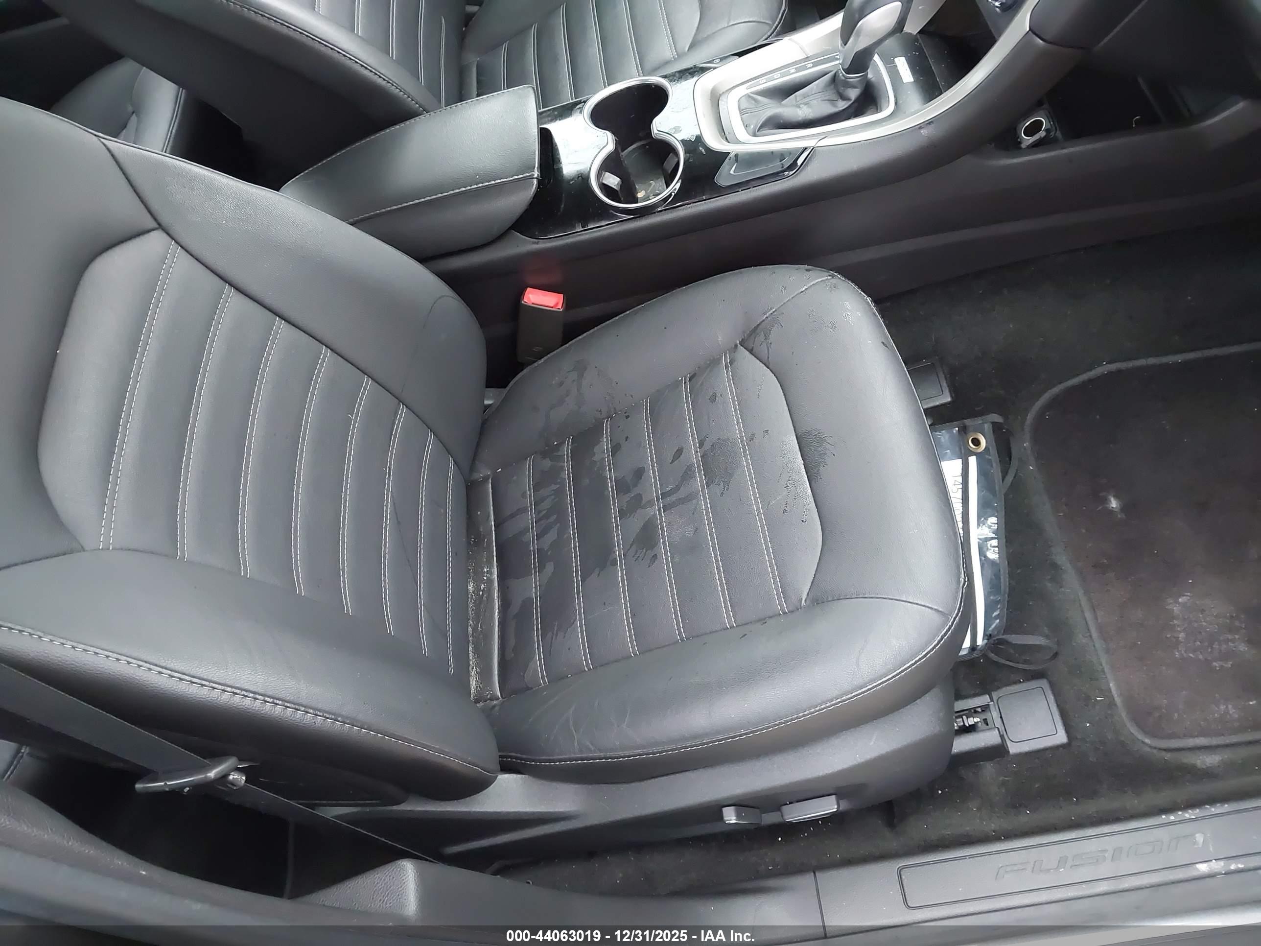 FORD FUSION image 5