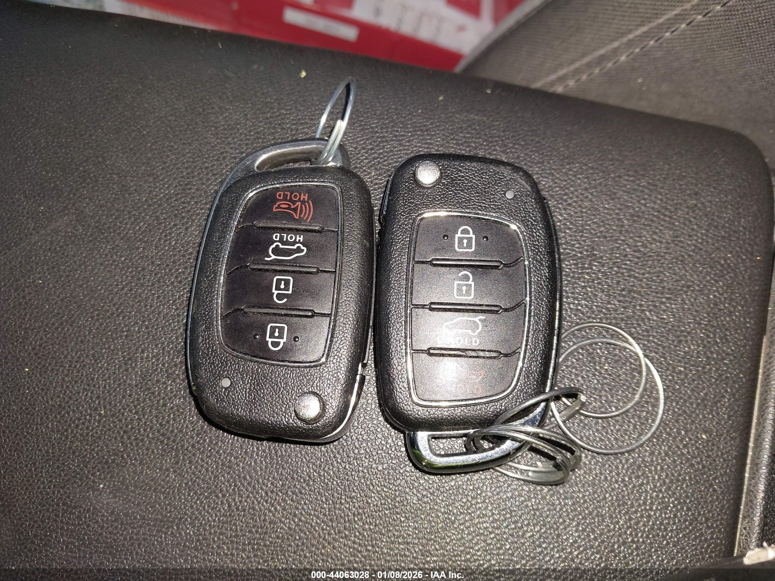 HYUNDAI SANTA image 11