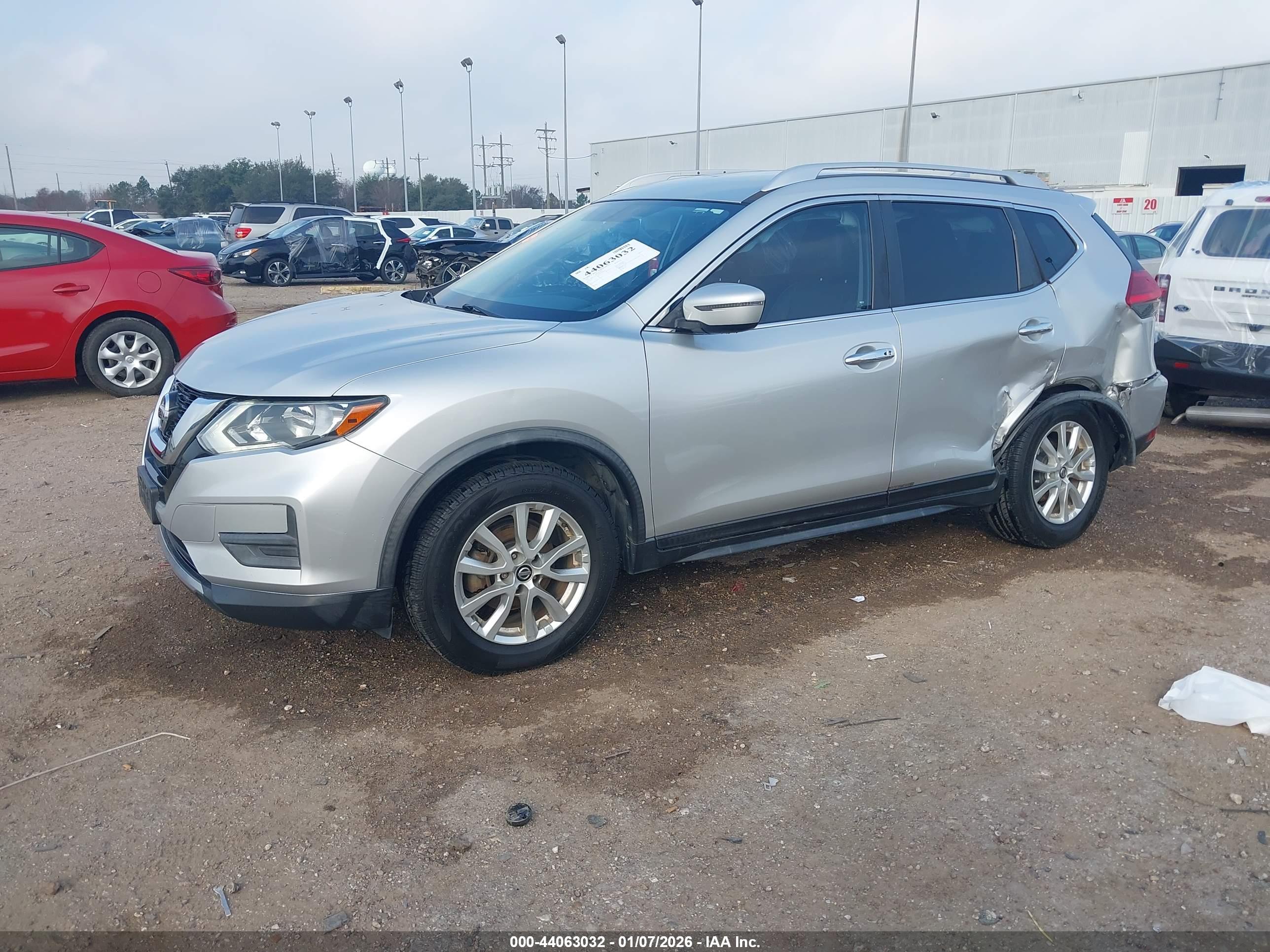 NISSAN ROGUE image 2