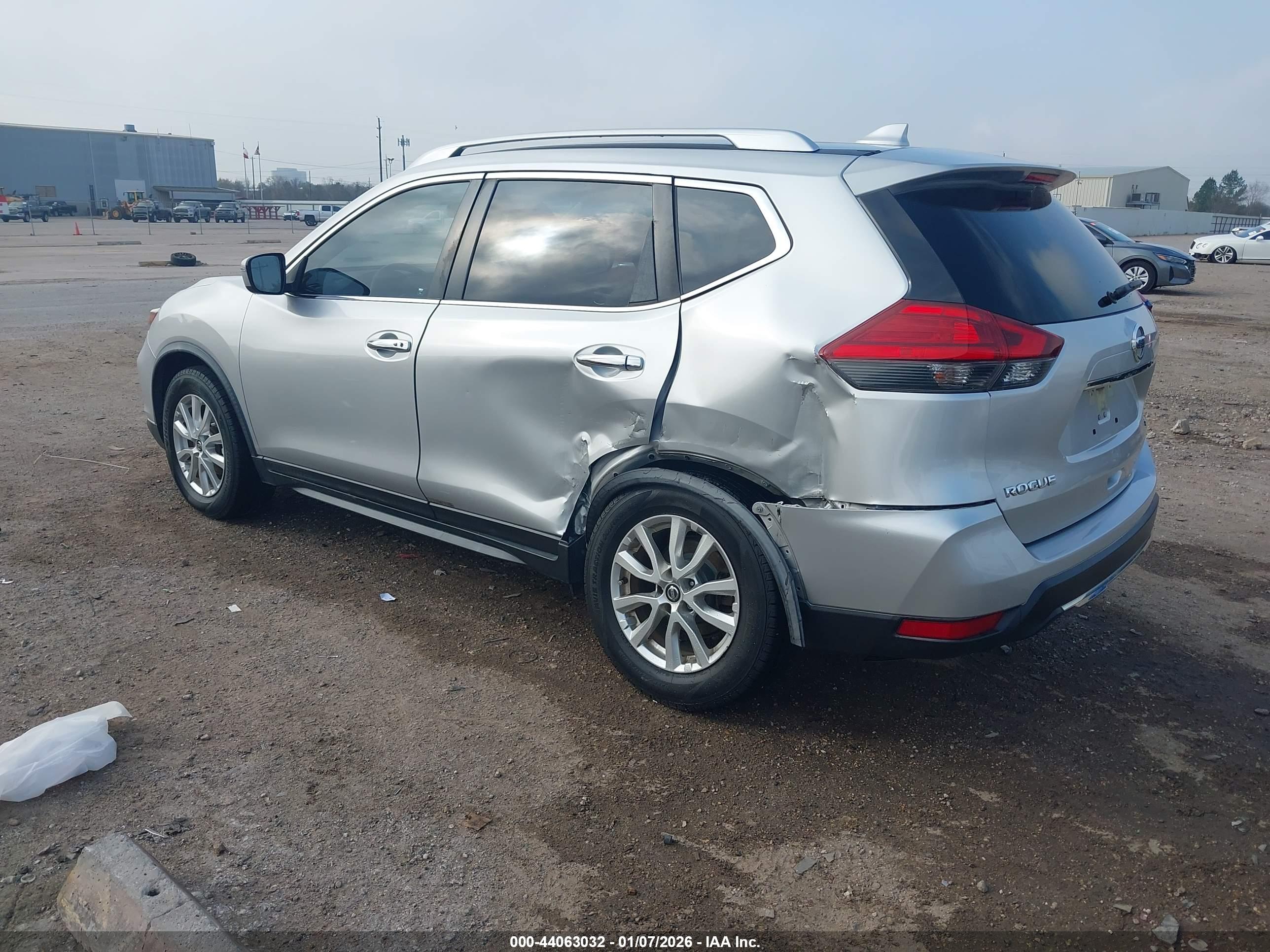 NISSAN ROGUE image 3