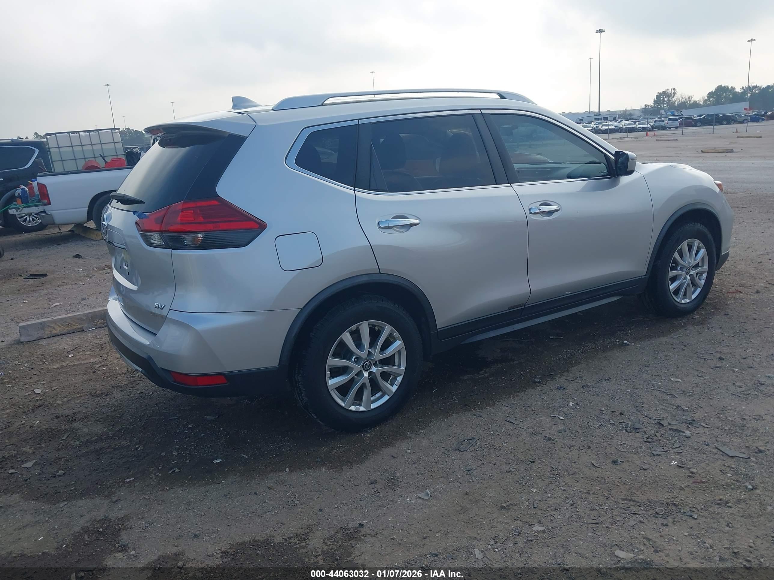 NISSAN ROGUE image 4