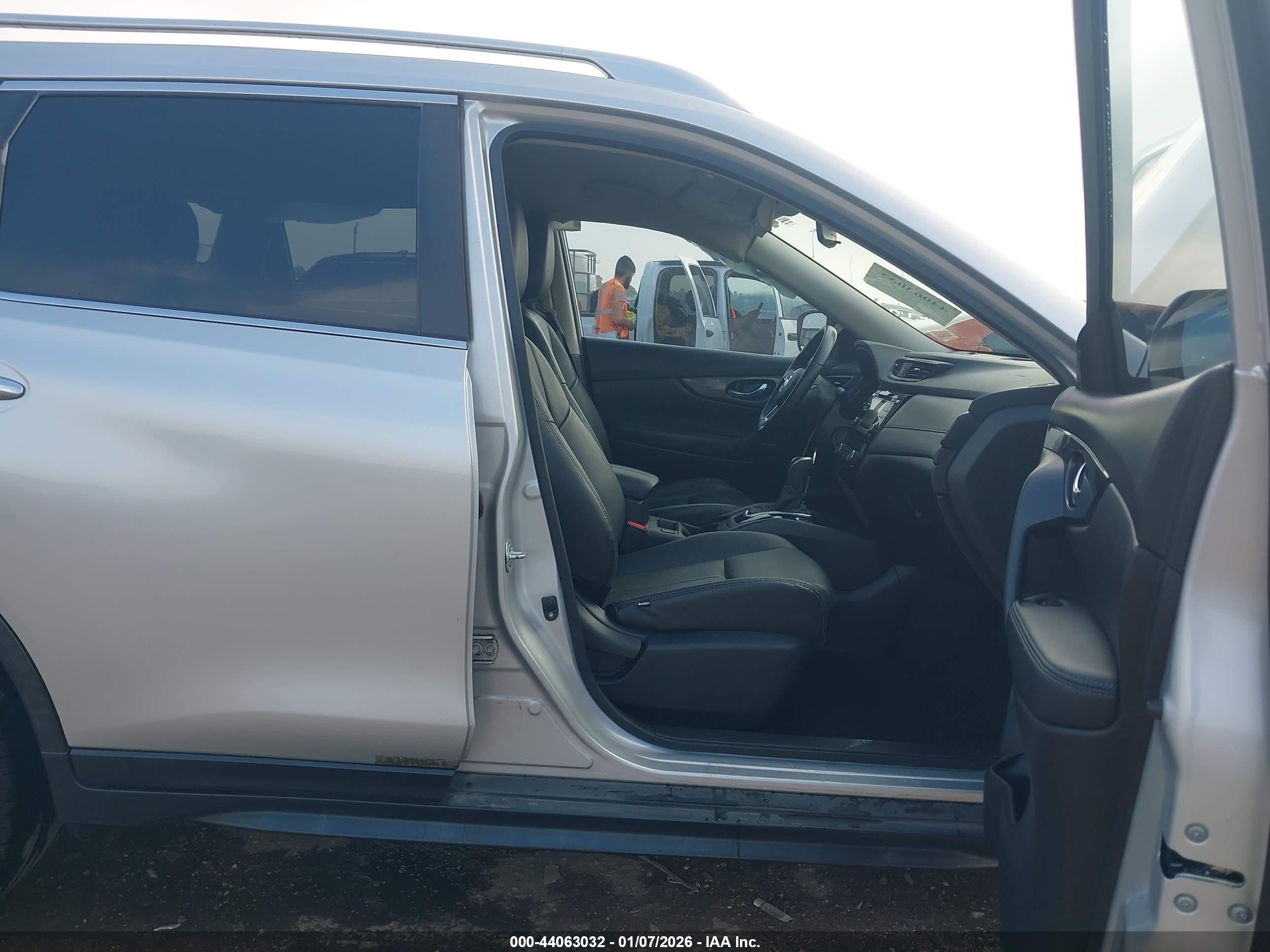 NISSAN ROGUE image 5