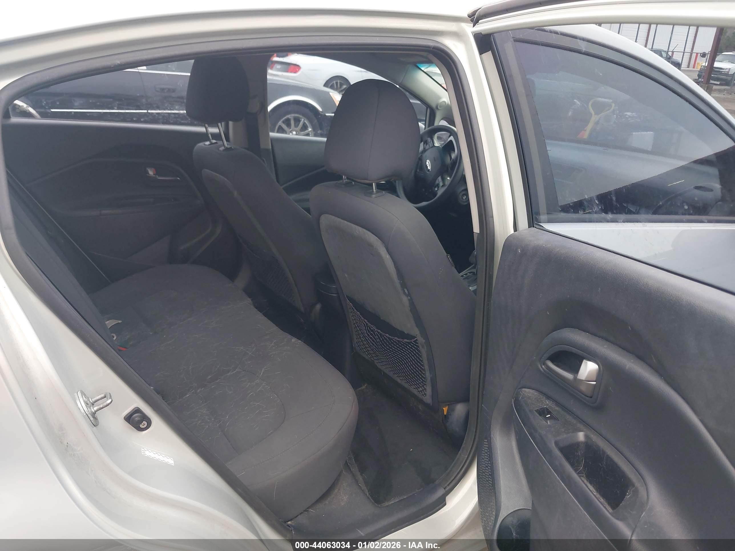 KIA RIO image 8