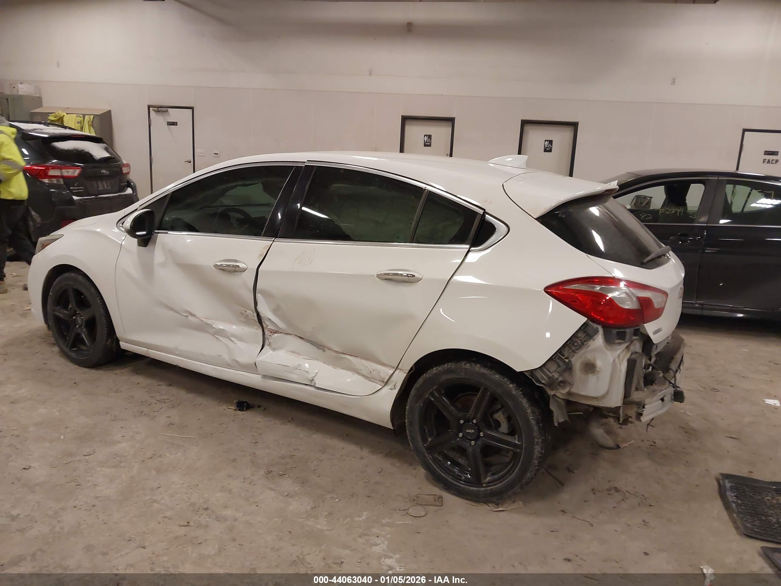 CHEVROLET CRUZE image 3