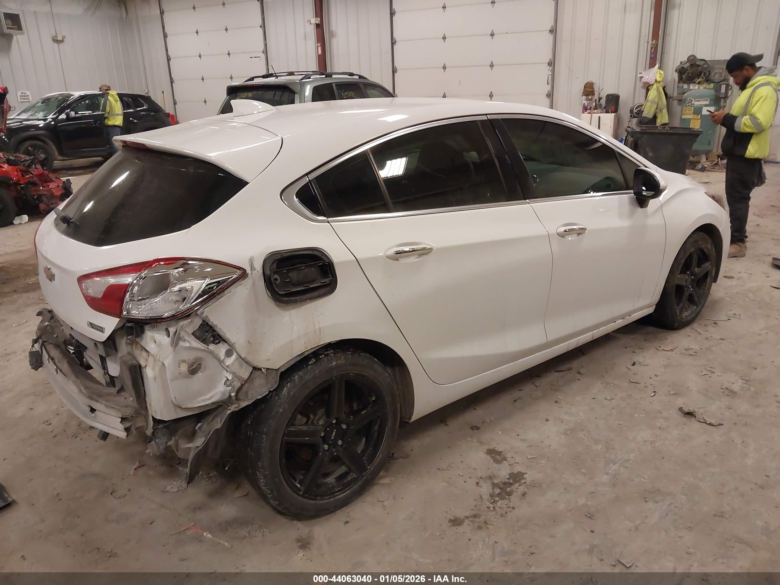 CHEVROLET CRUZE image 4