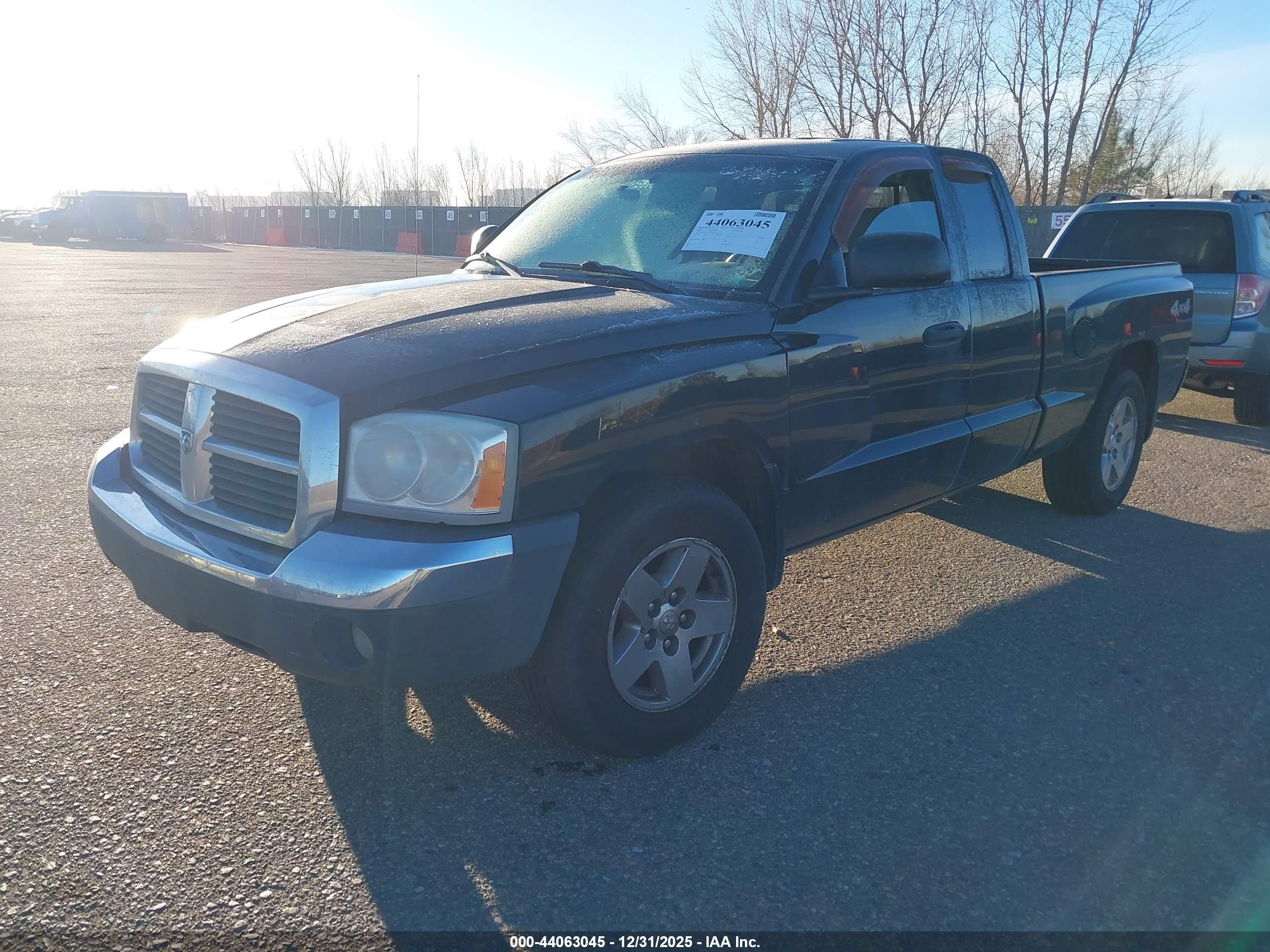 DODGE DAKOTA image 2