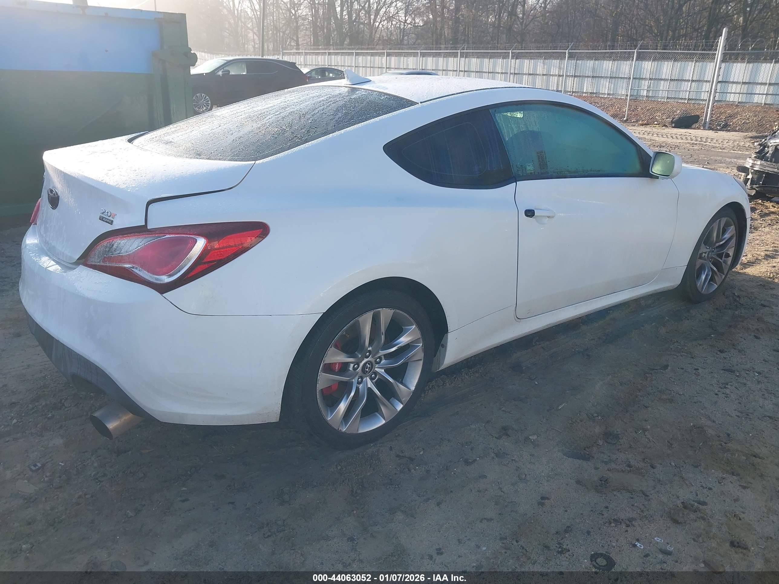 HYUNDAI GENESIS image 4