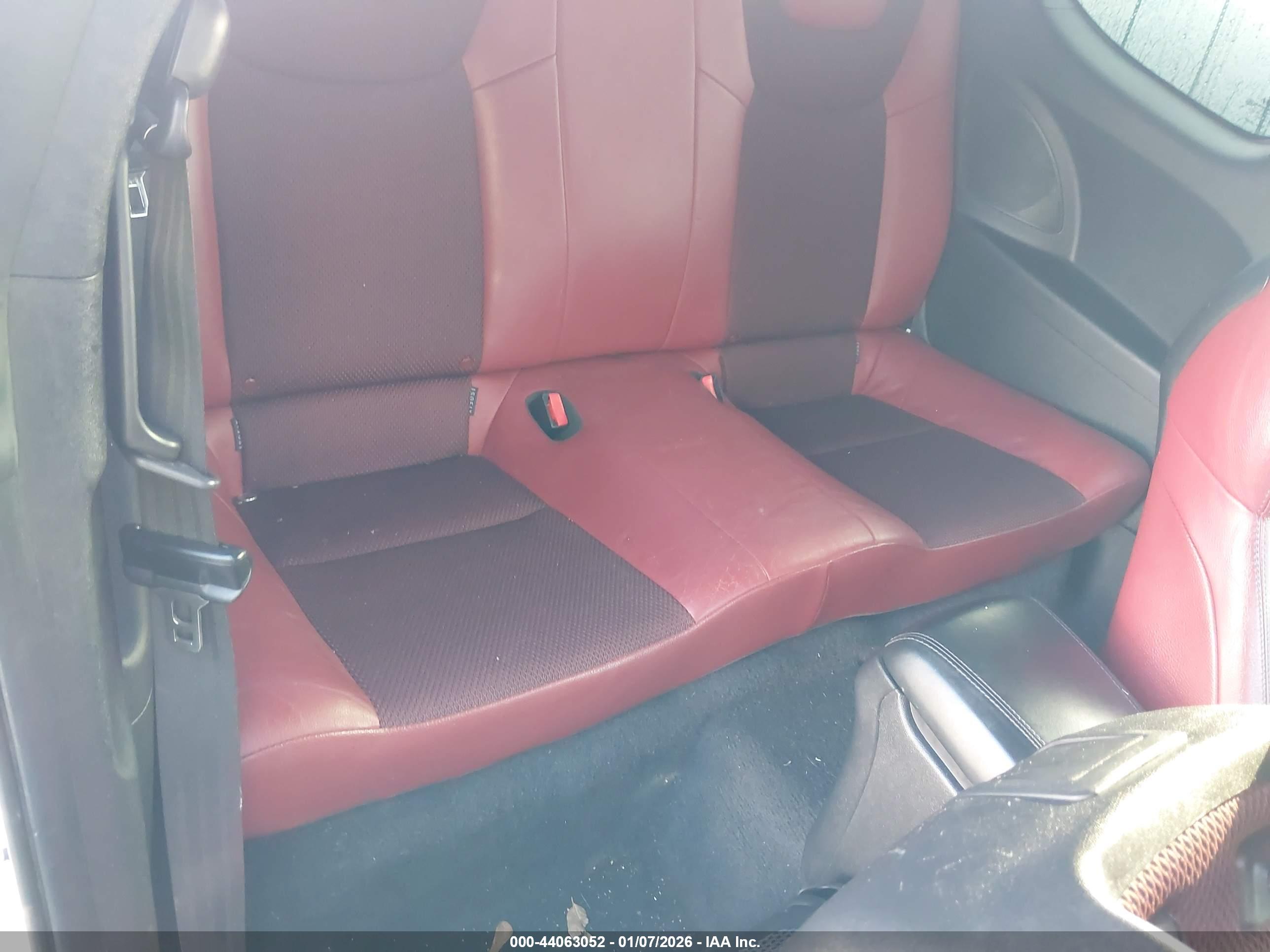 HYUNDAI GENESIS image 8
