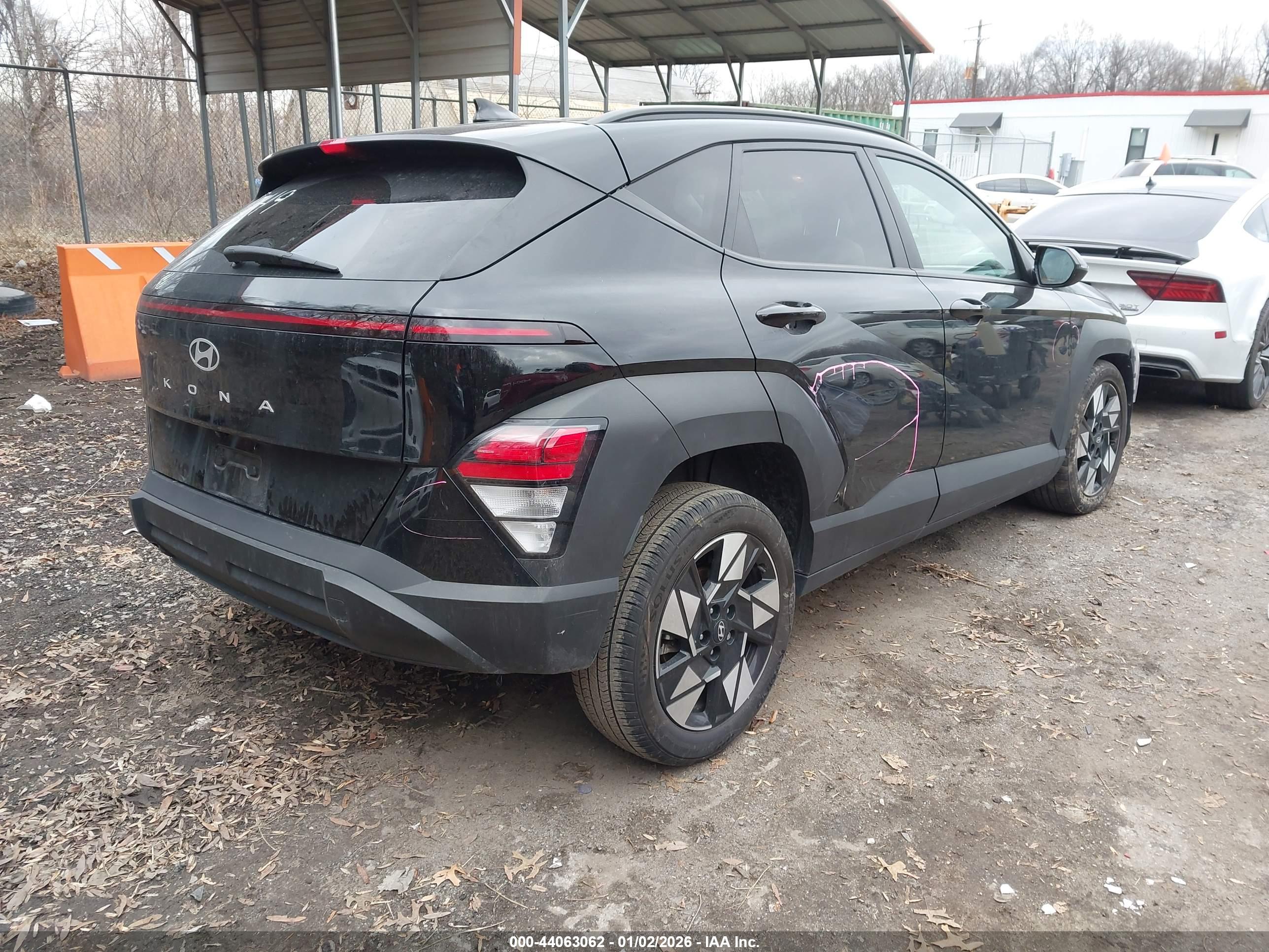 HYUNDAI KONA image 4