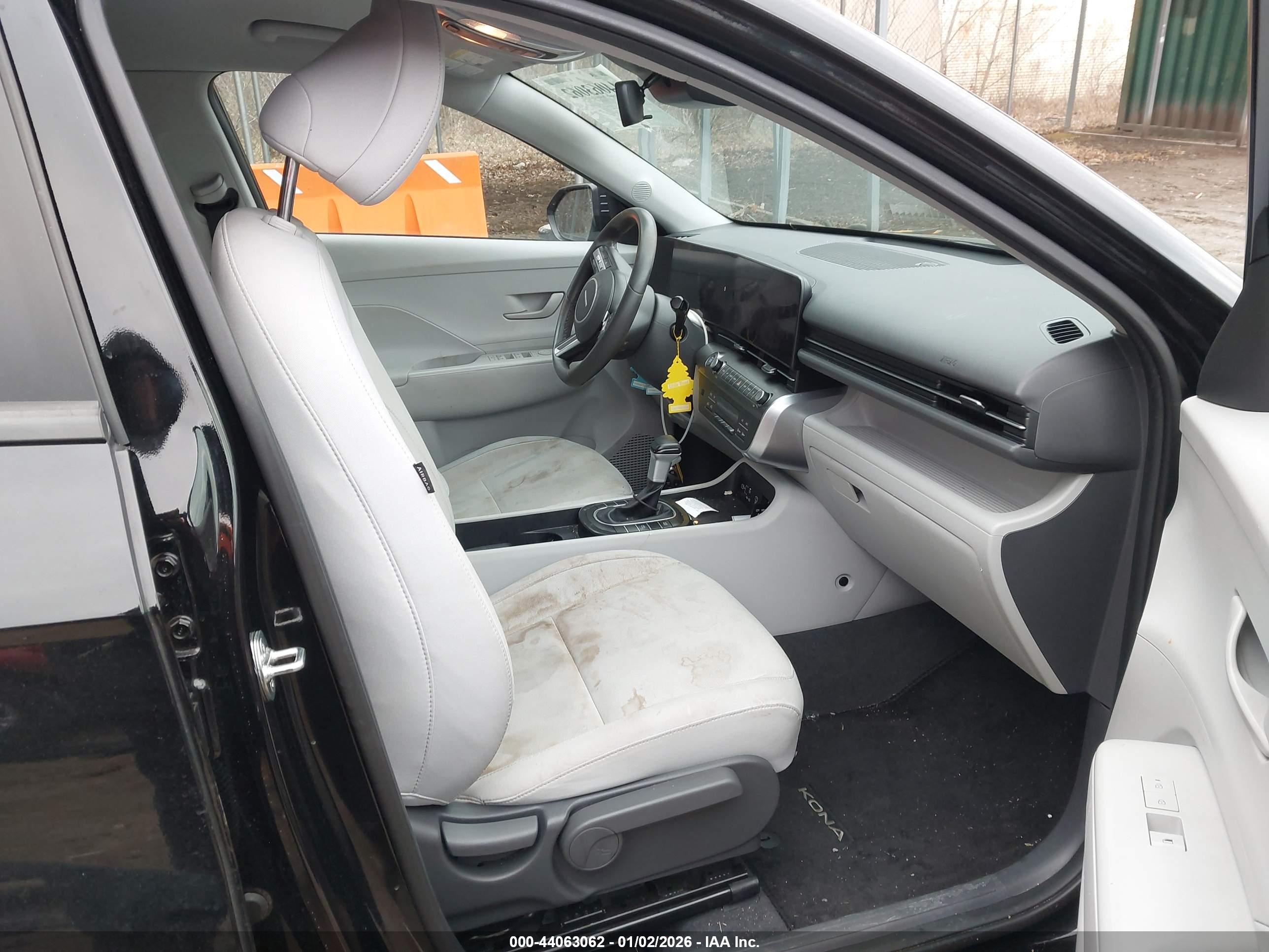 HYUNDAI KONA image 5
