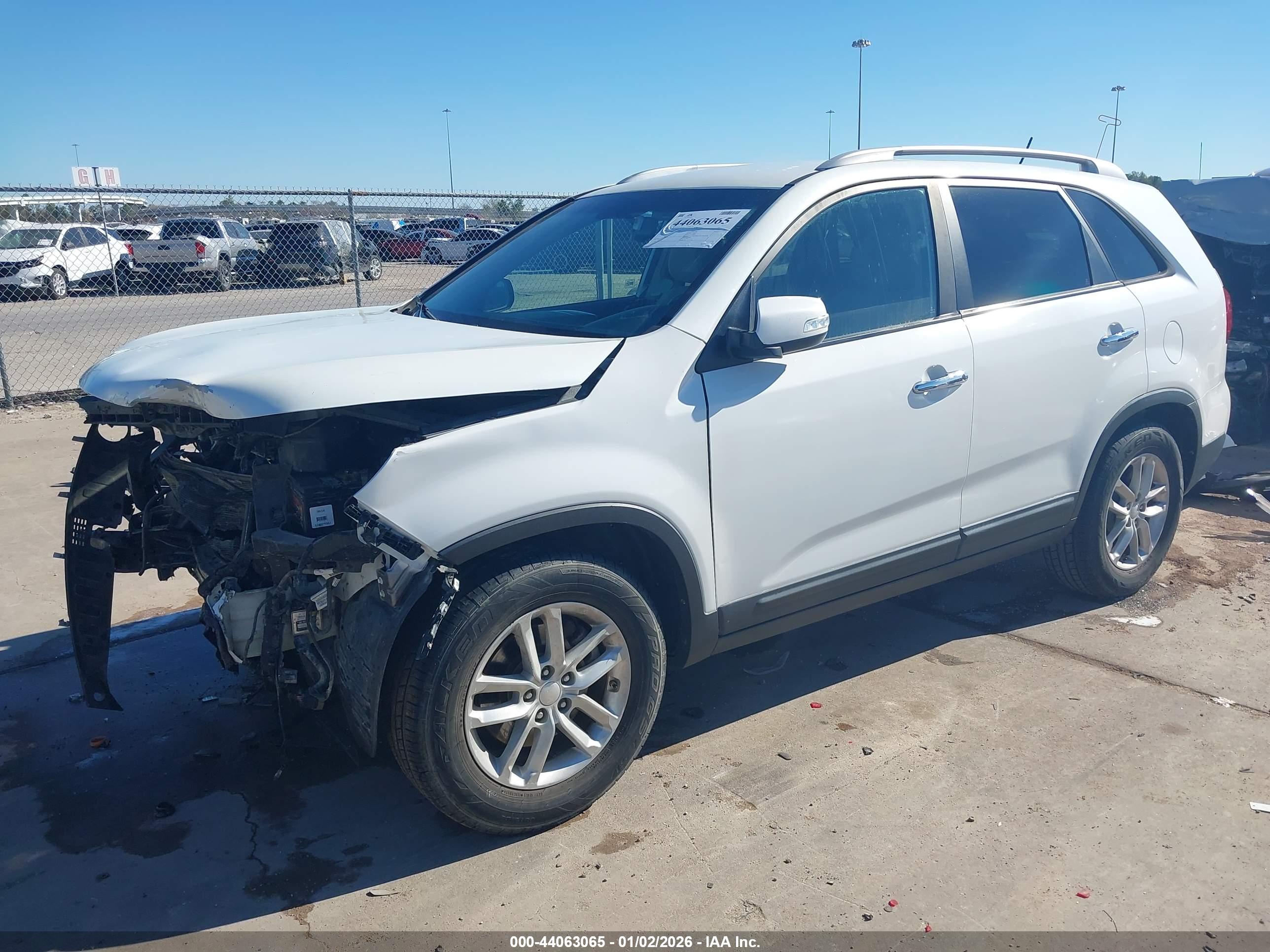 KIA SORENTO image 2