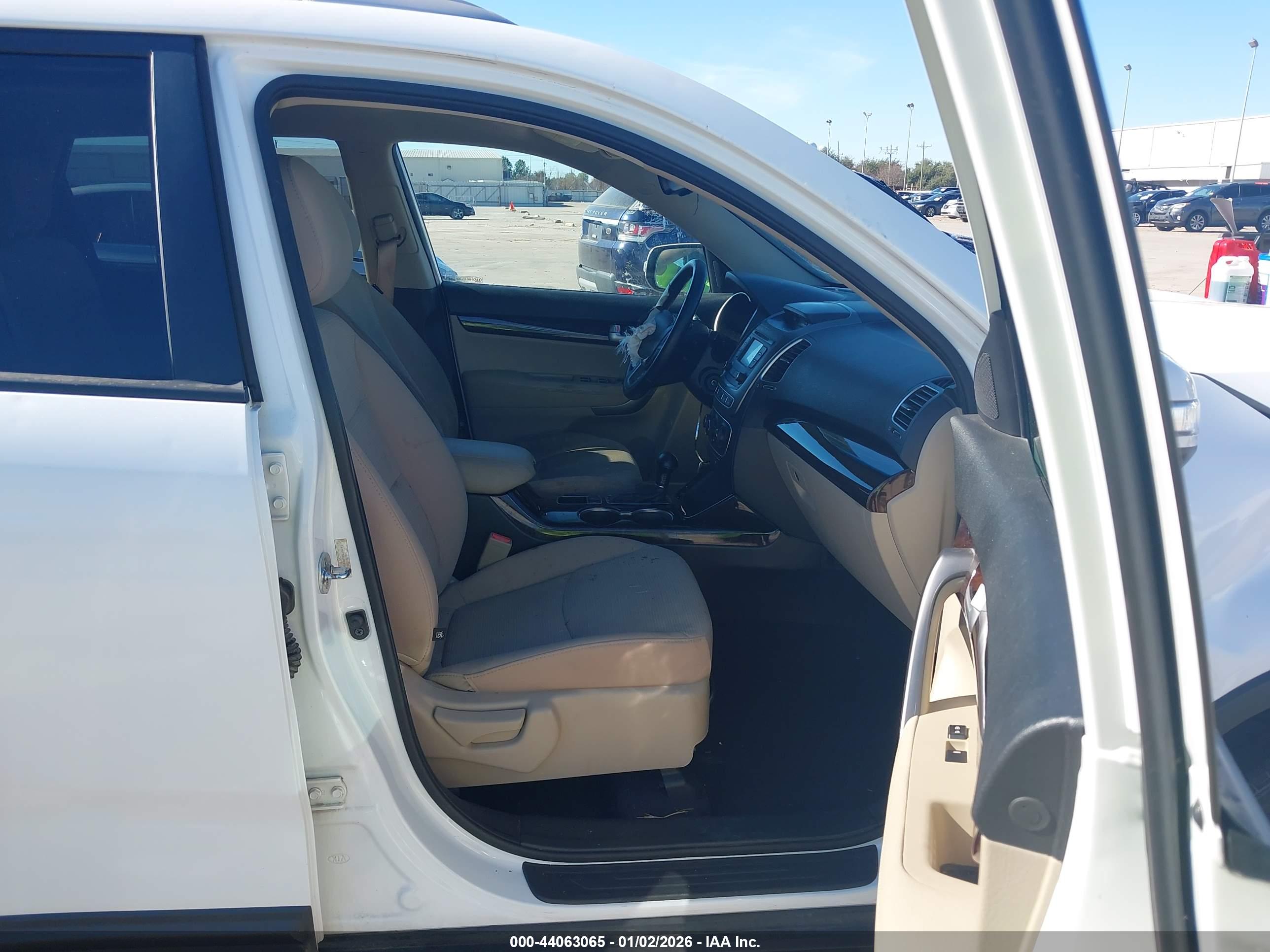 KIA SORENTO image 5