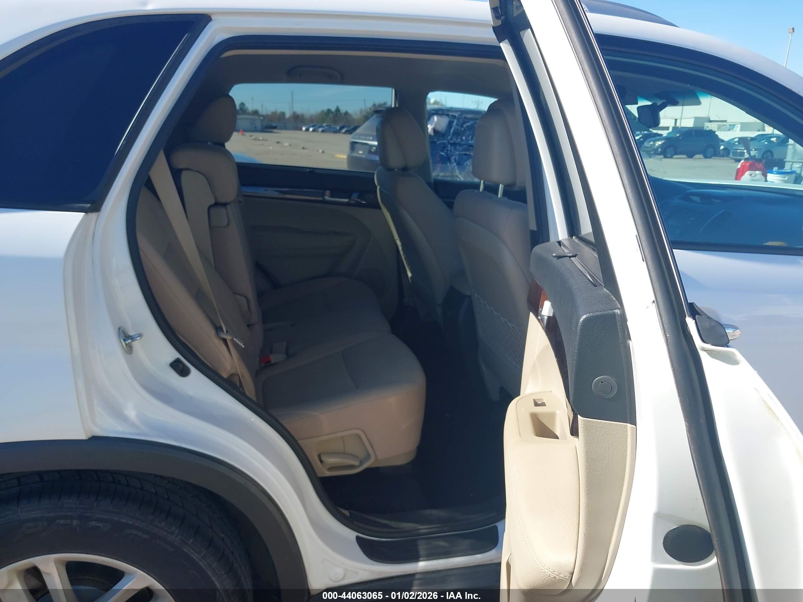 KIA SORENTO image 8