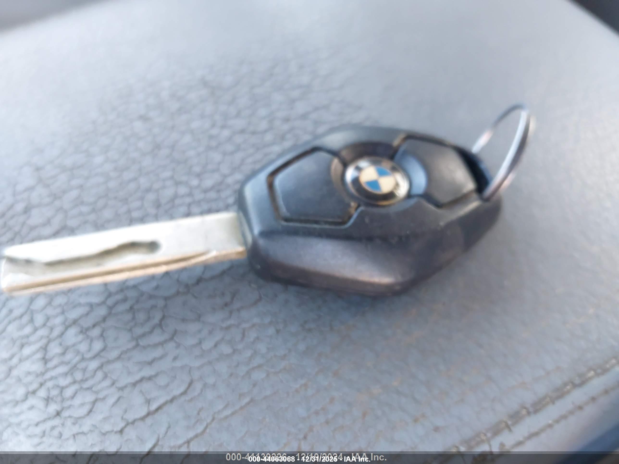 BMW 325I image 11