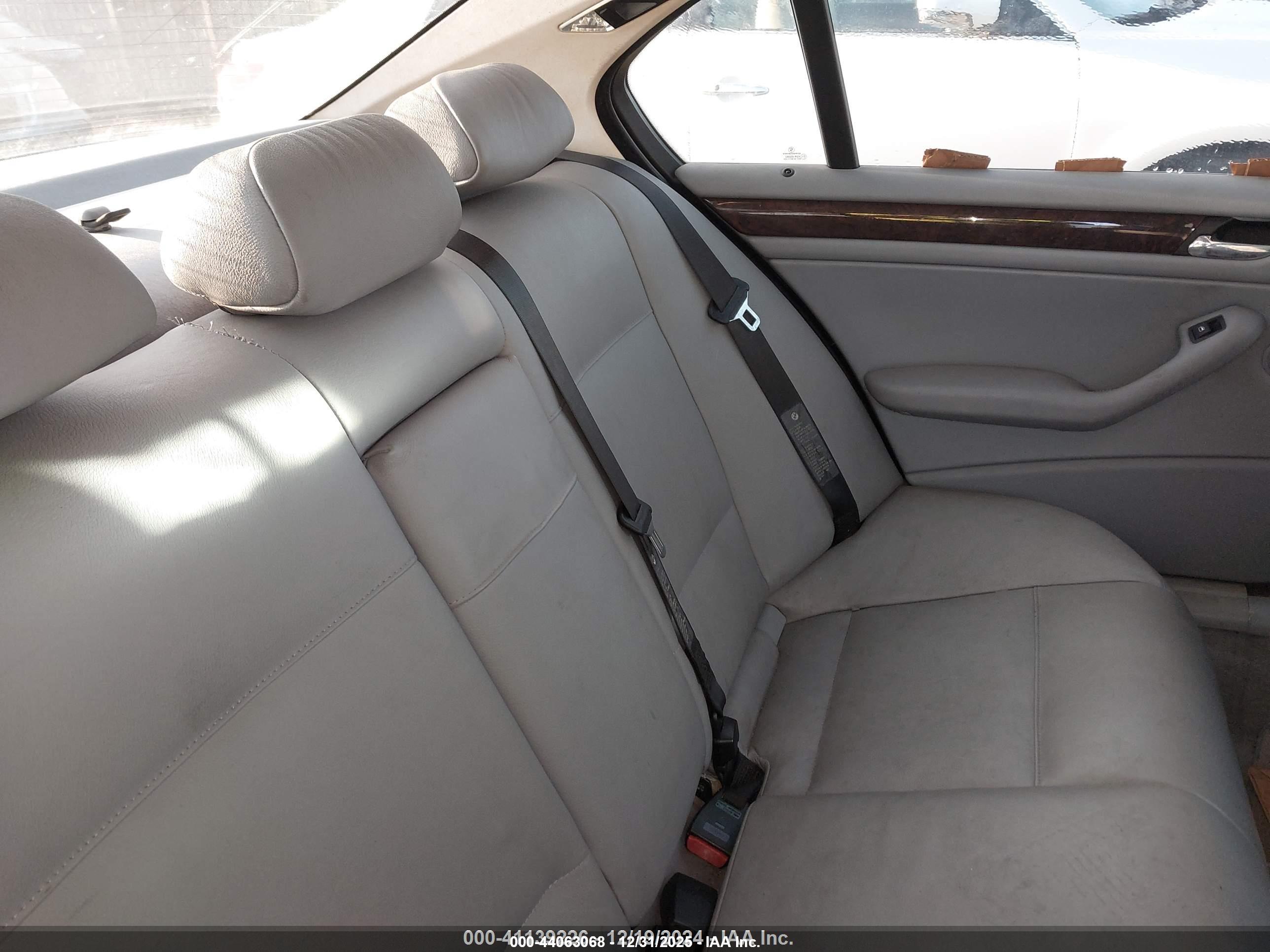 BMW 325I image 8